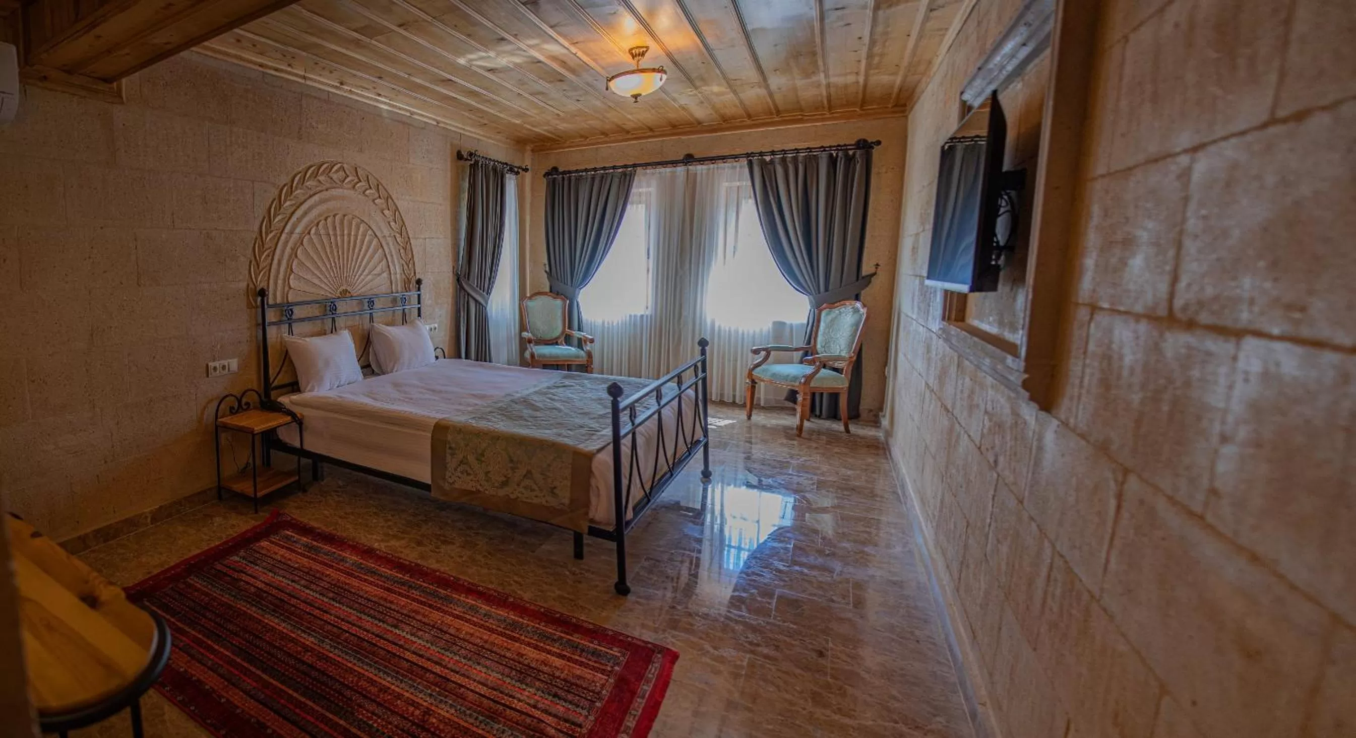 Stone Deluxe Double Room in Cratus Stone Palace