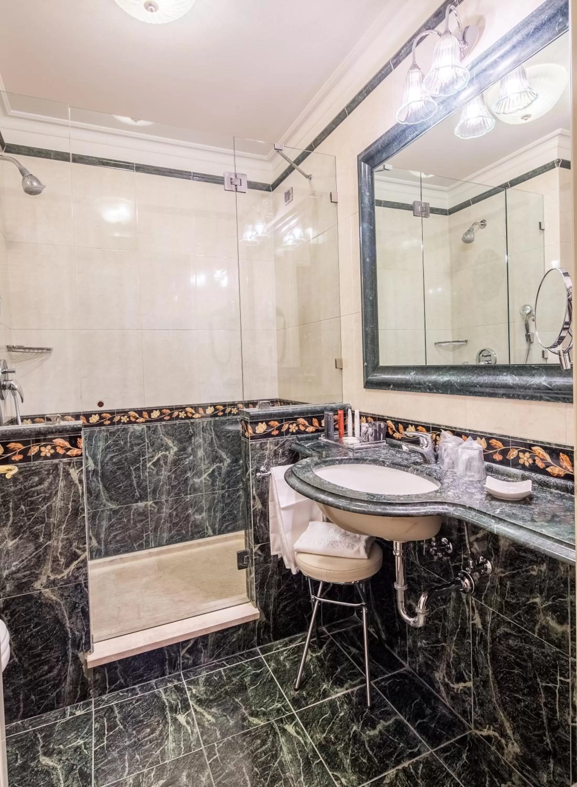 Superior Twin Room in Grand Visconti Palace