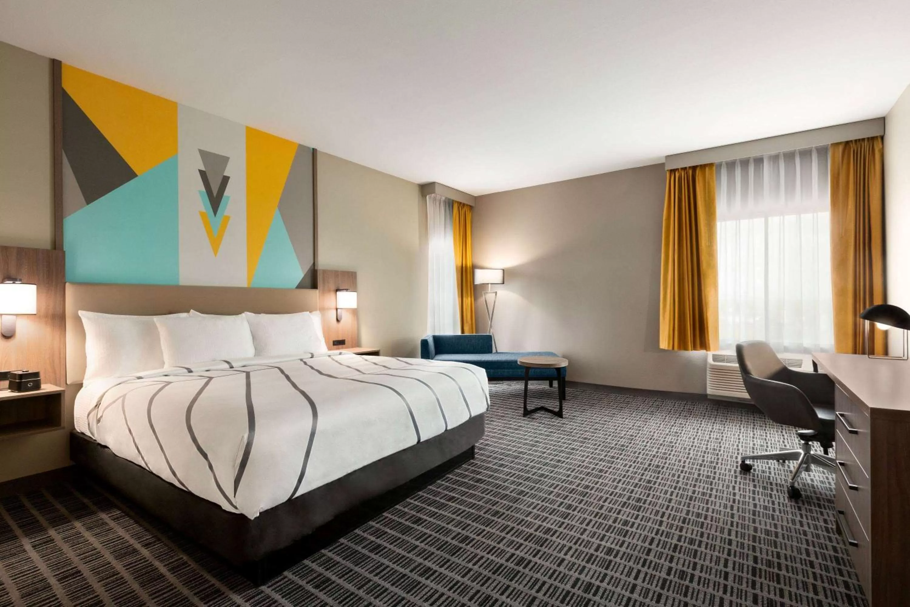 King Room with Bath Tub - Mobility Accessible/Non-Smoking in La Quinta by Wyndham Richmond