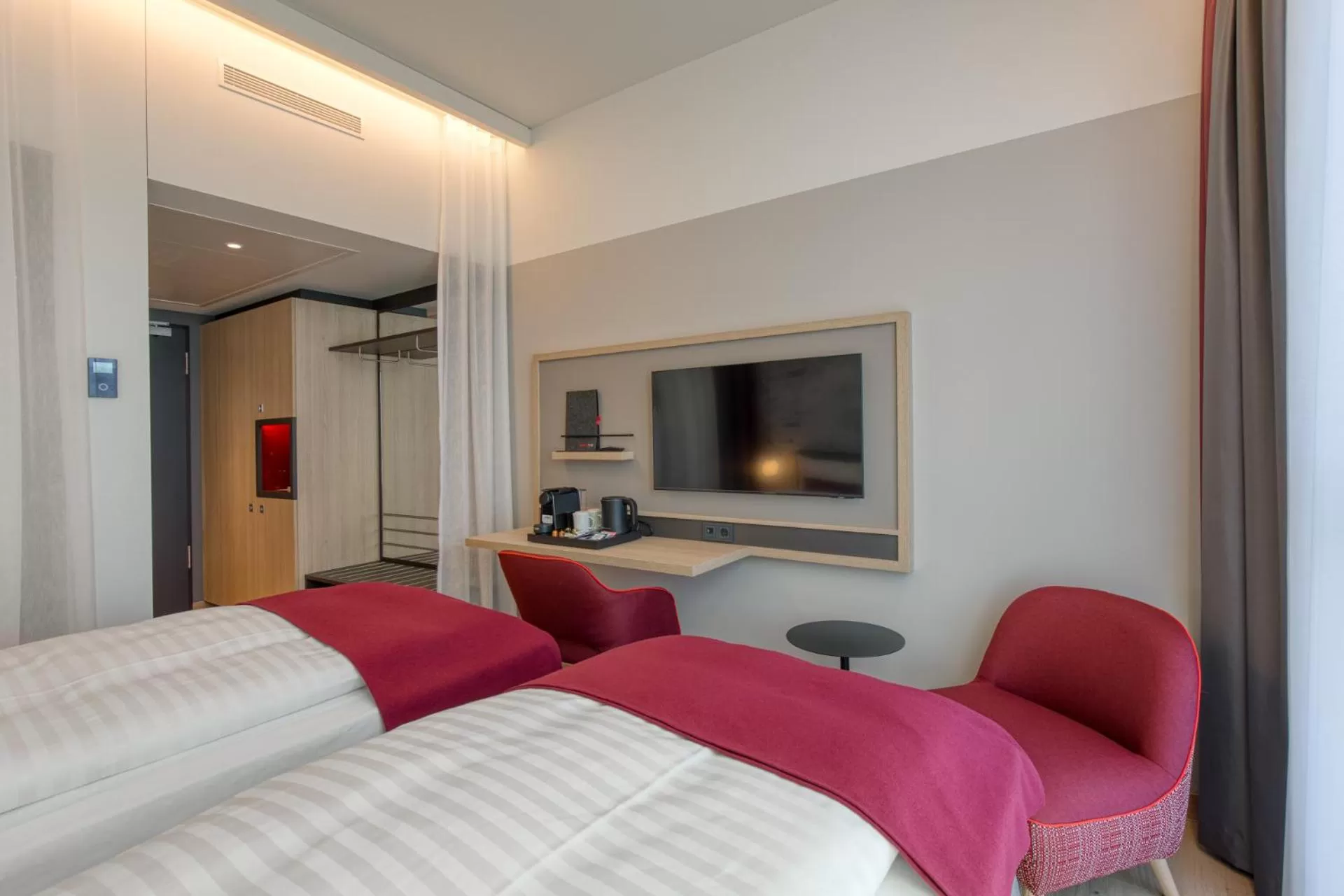 Superior Twin Room - single occupancy in IntercityHotel Berlin Airport BER Terminal 1 & 2