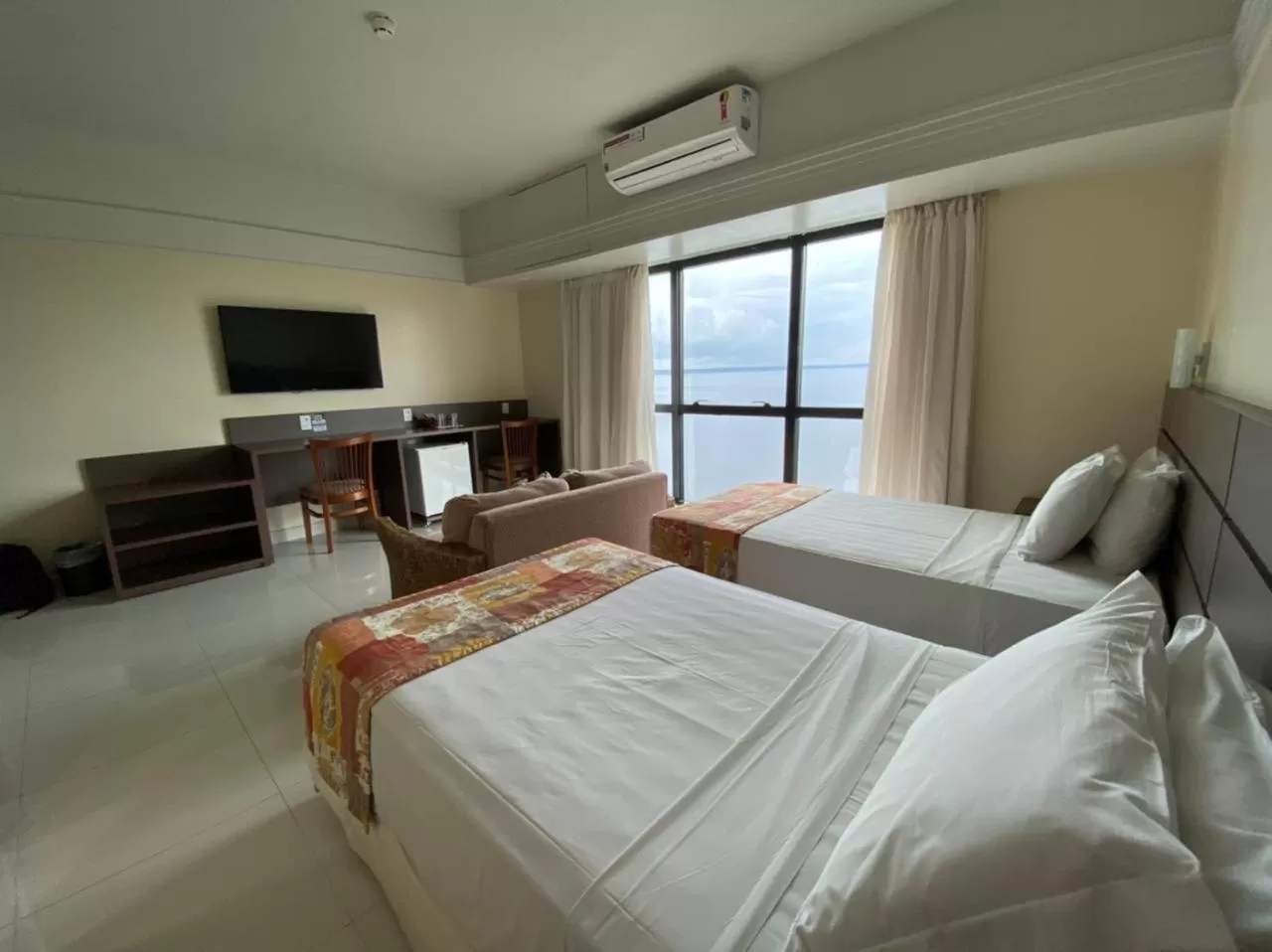 Superior Twin Room in Tropical Executive Hotel