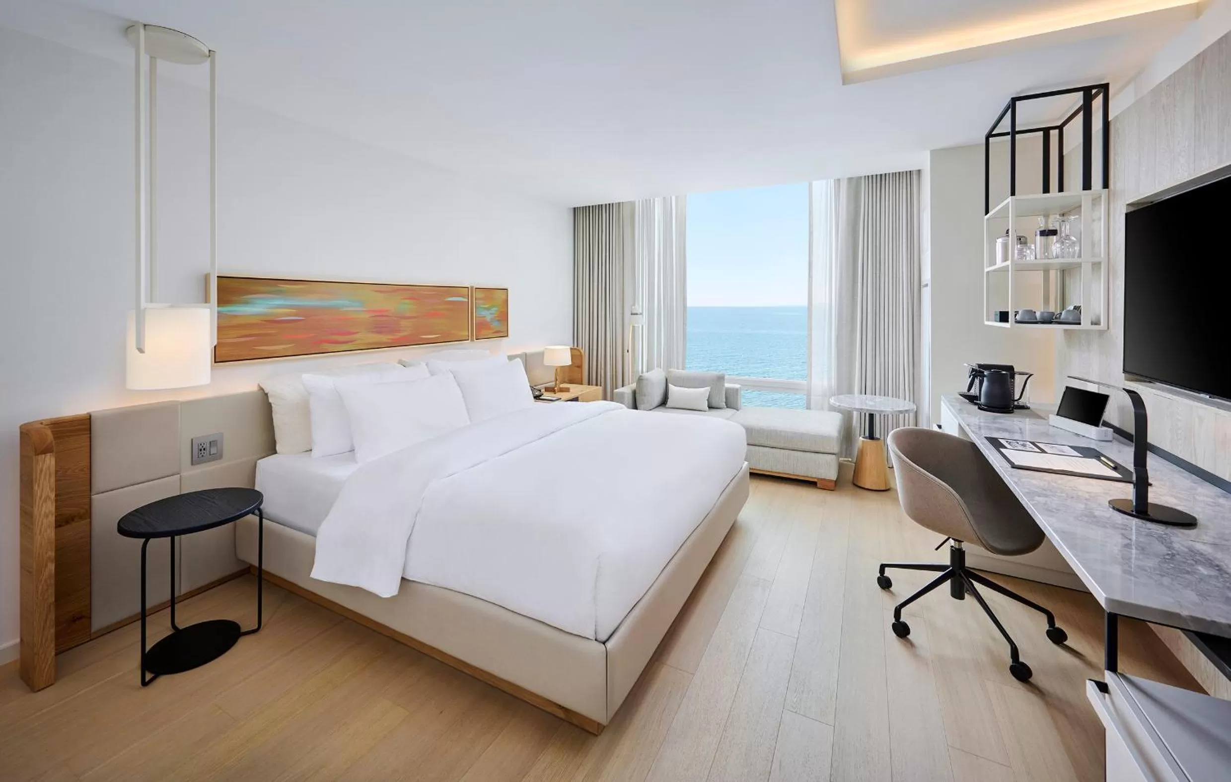 Large King Studio with Lake View in The Pearle Hotel & Spa, Autograph Collection