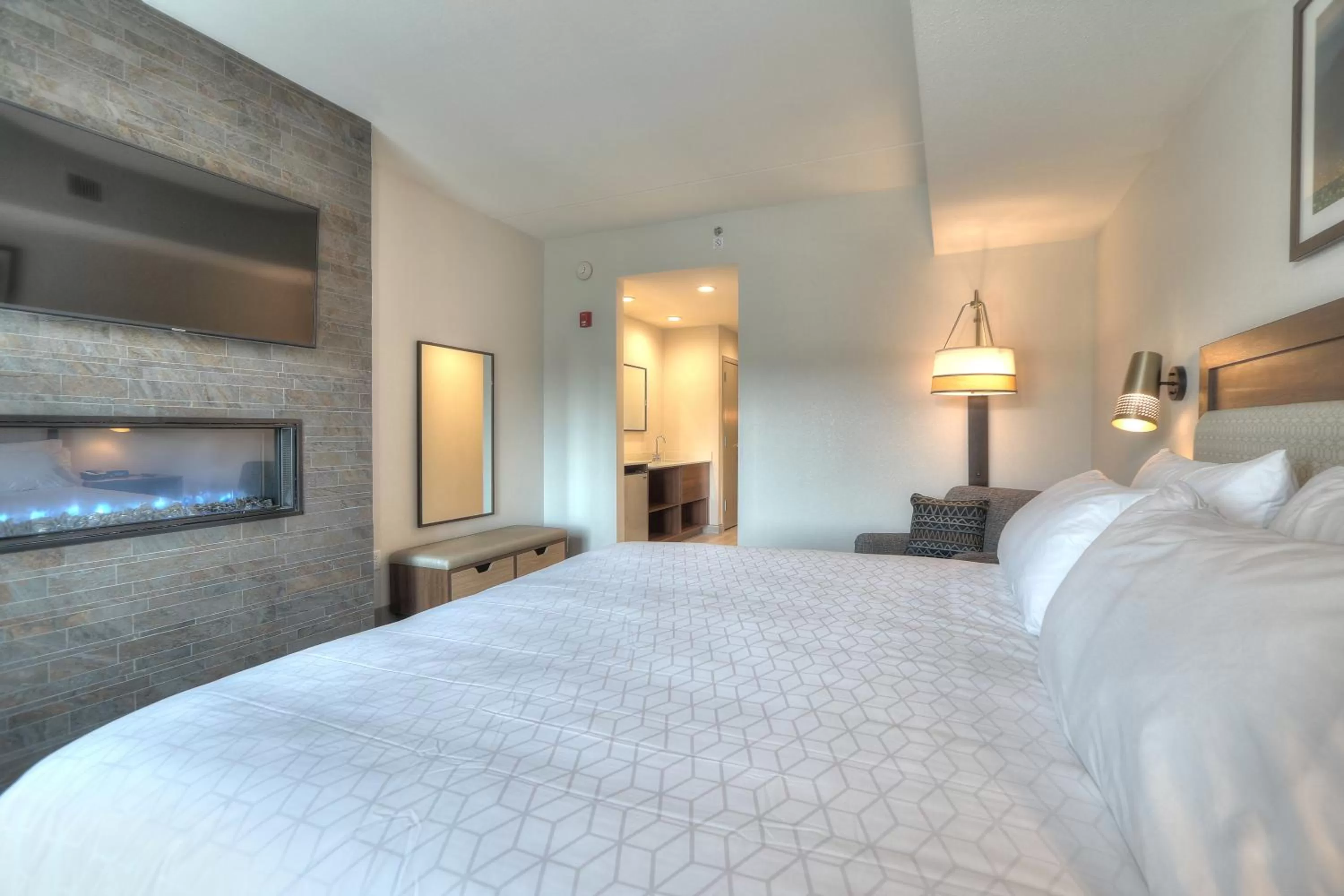 One-Bedroom Suite with King Bed and Parkway View in Holiday Inn & Suites Pigeon Forge Convention Center by IHG