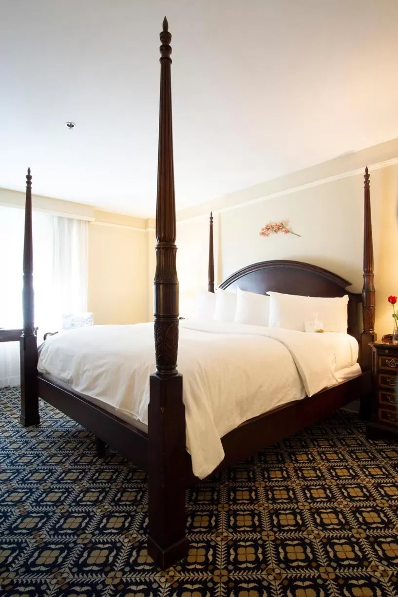 Superior King Room in The Simsbury Inn