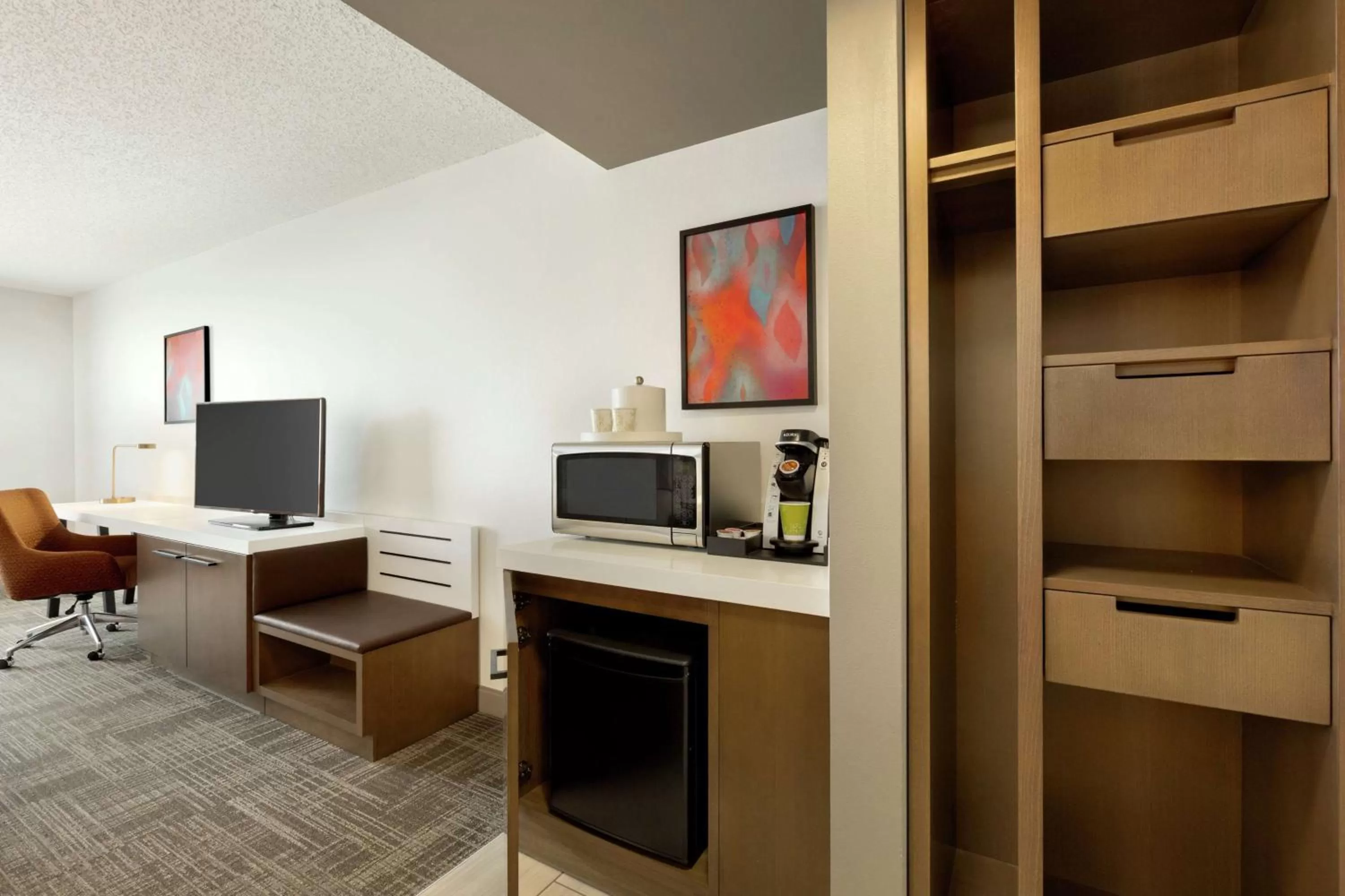Junior King Suite with Seating Area in Hilton Garden Inn Tifton