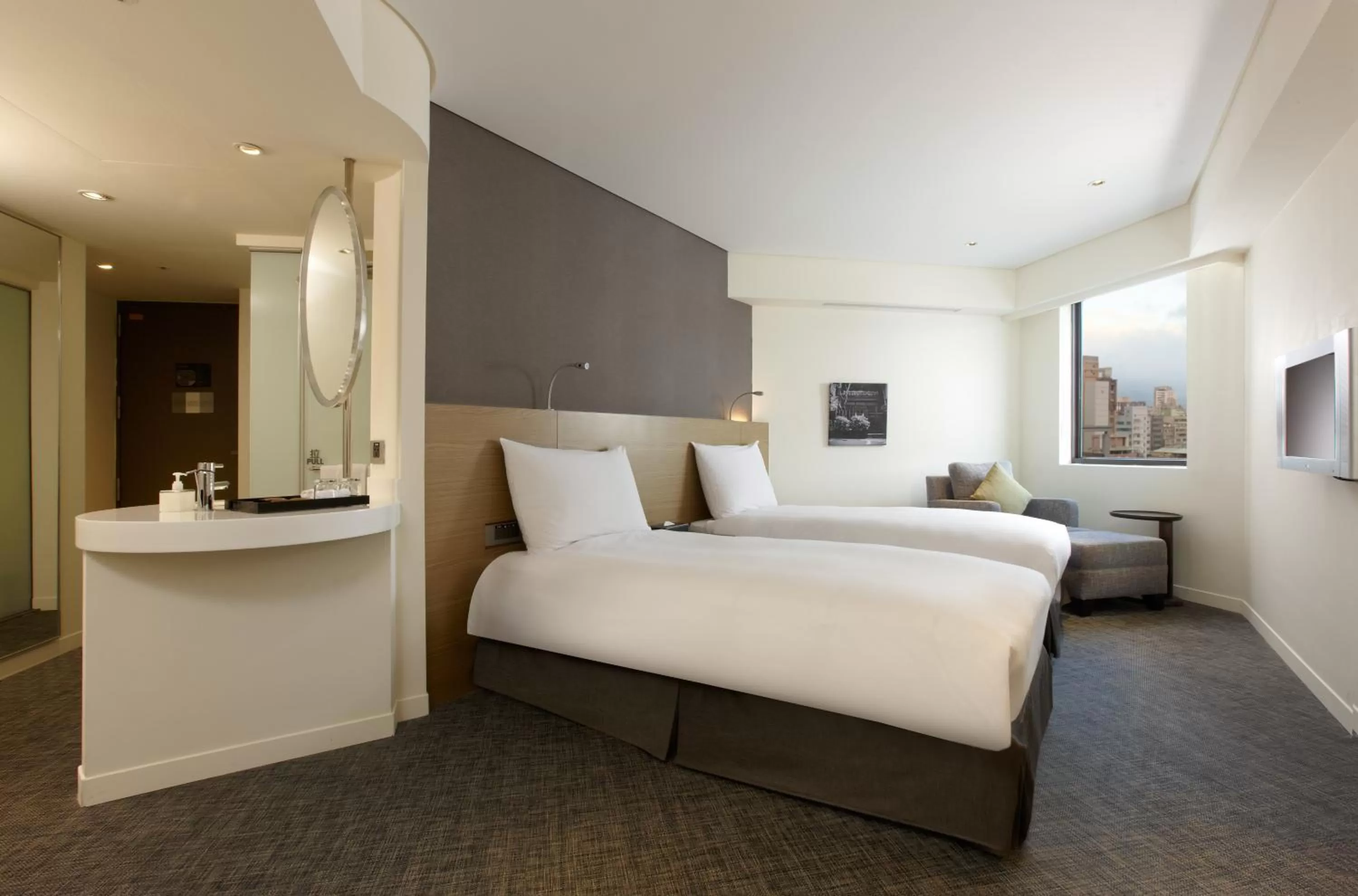 Business Twin Room in Royal Inn Taipei Linsen - Huashan 1914 Creative Park