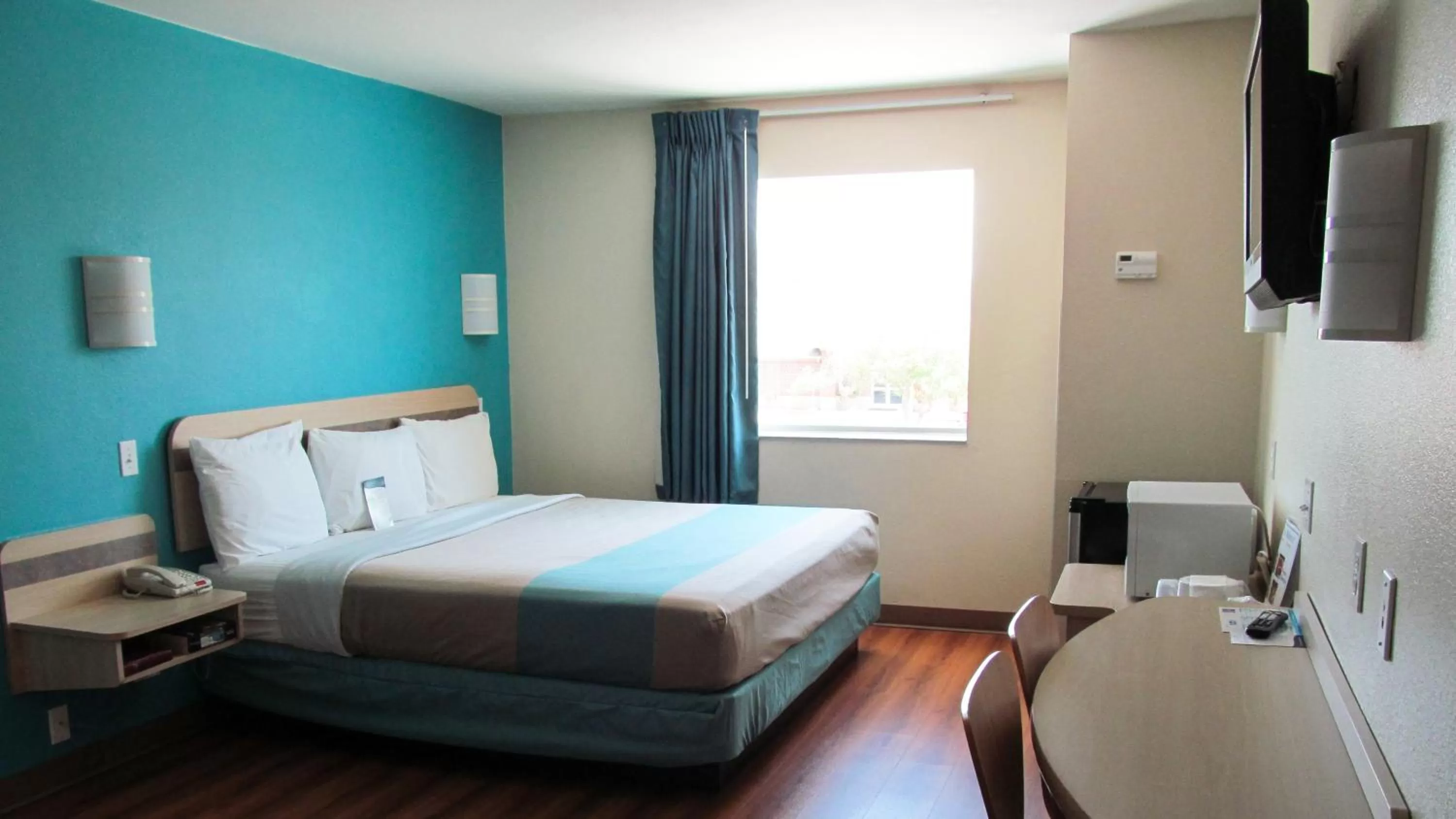 King Room - single occupancy - Disability Access - Non-Smoking in Motel 6-Norman, OK