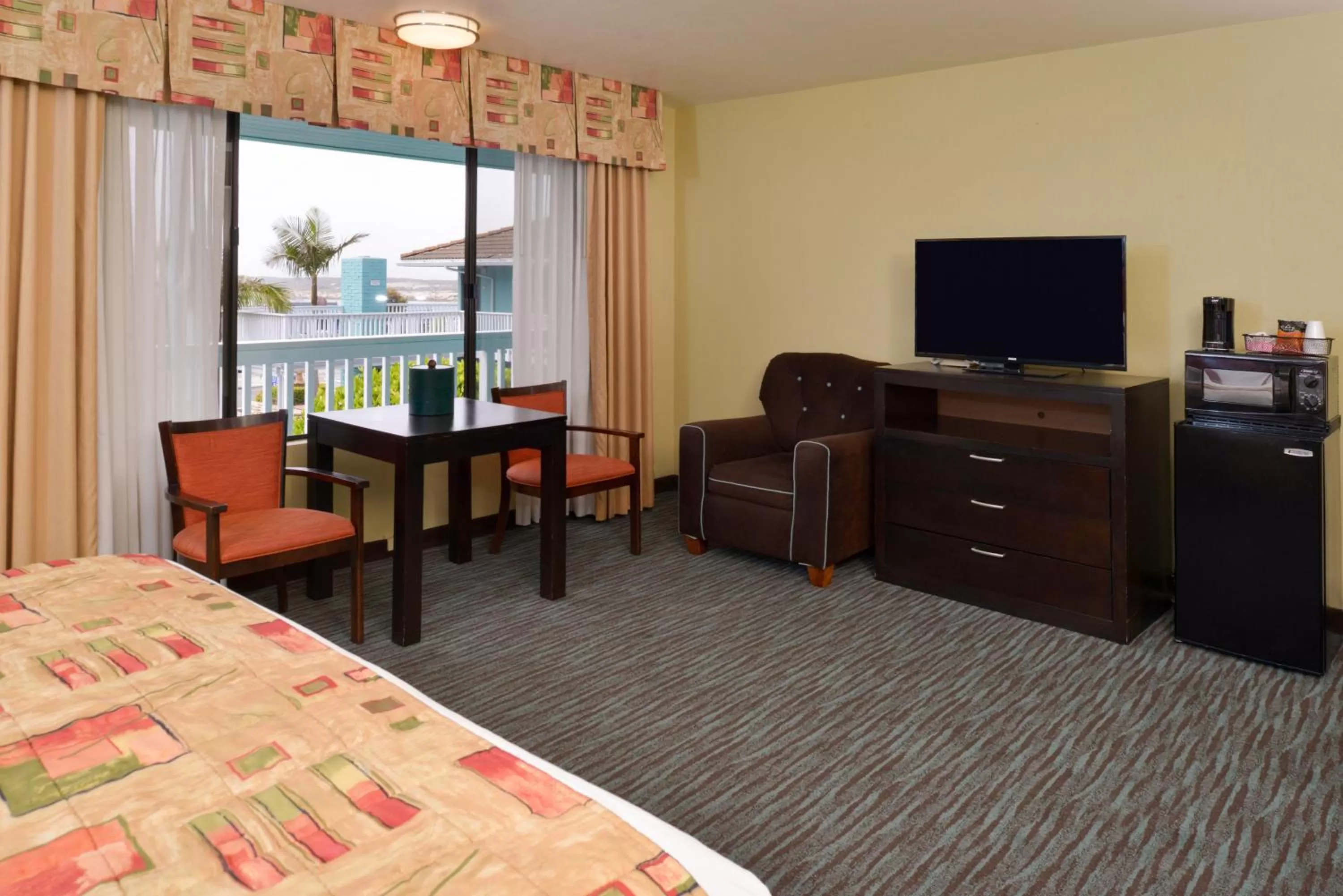 King Room with Ocean View in Bay View Inn - Morro Bay