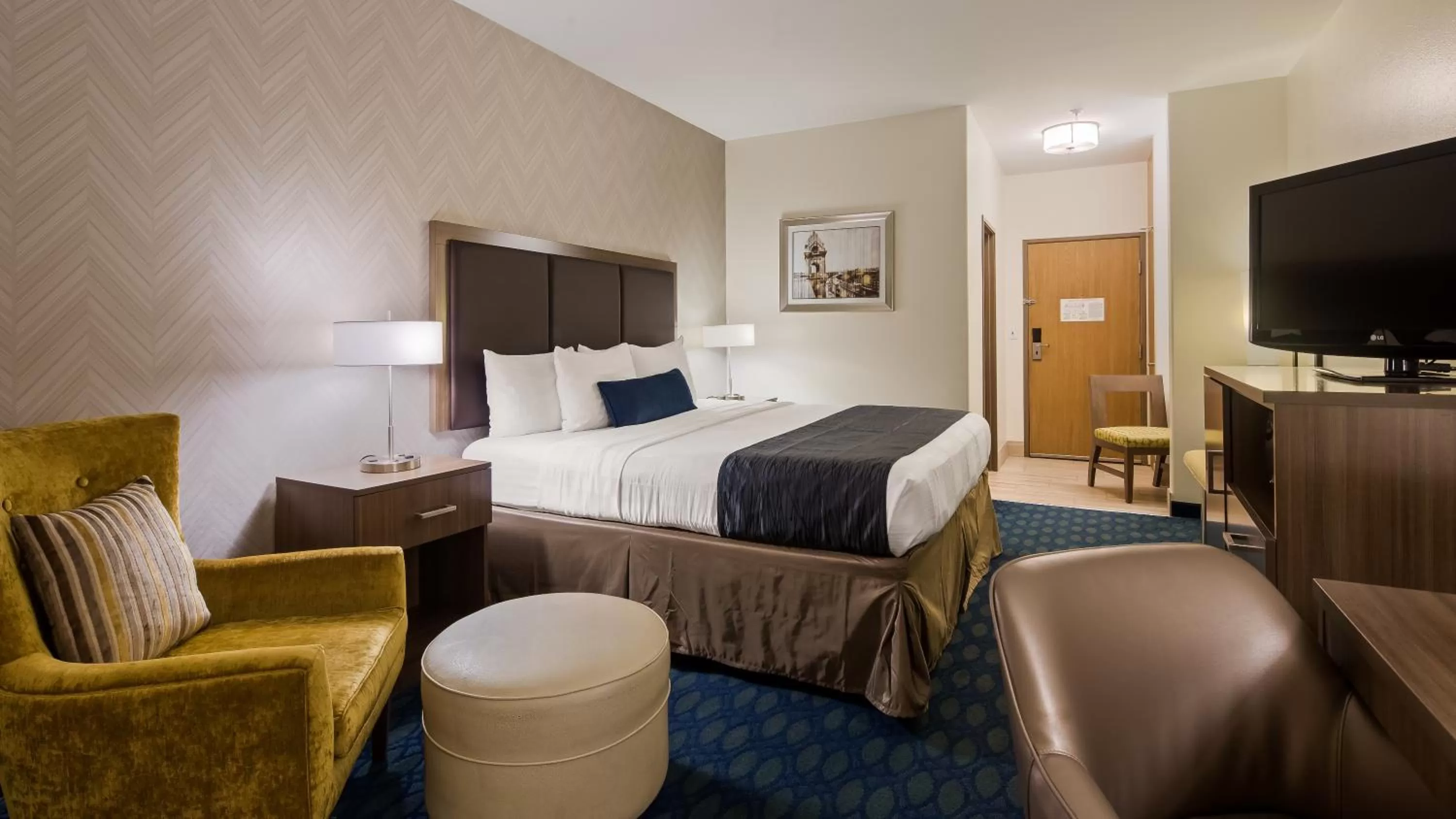 Business King Room - Non-Smoking in Best Western PLUS Tulsa Inn & Suites