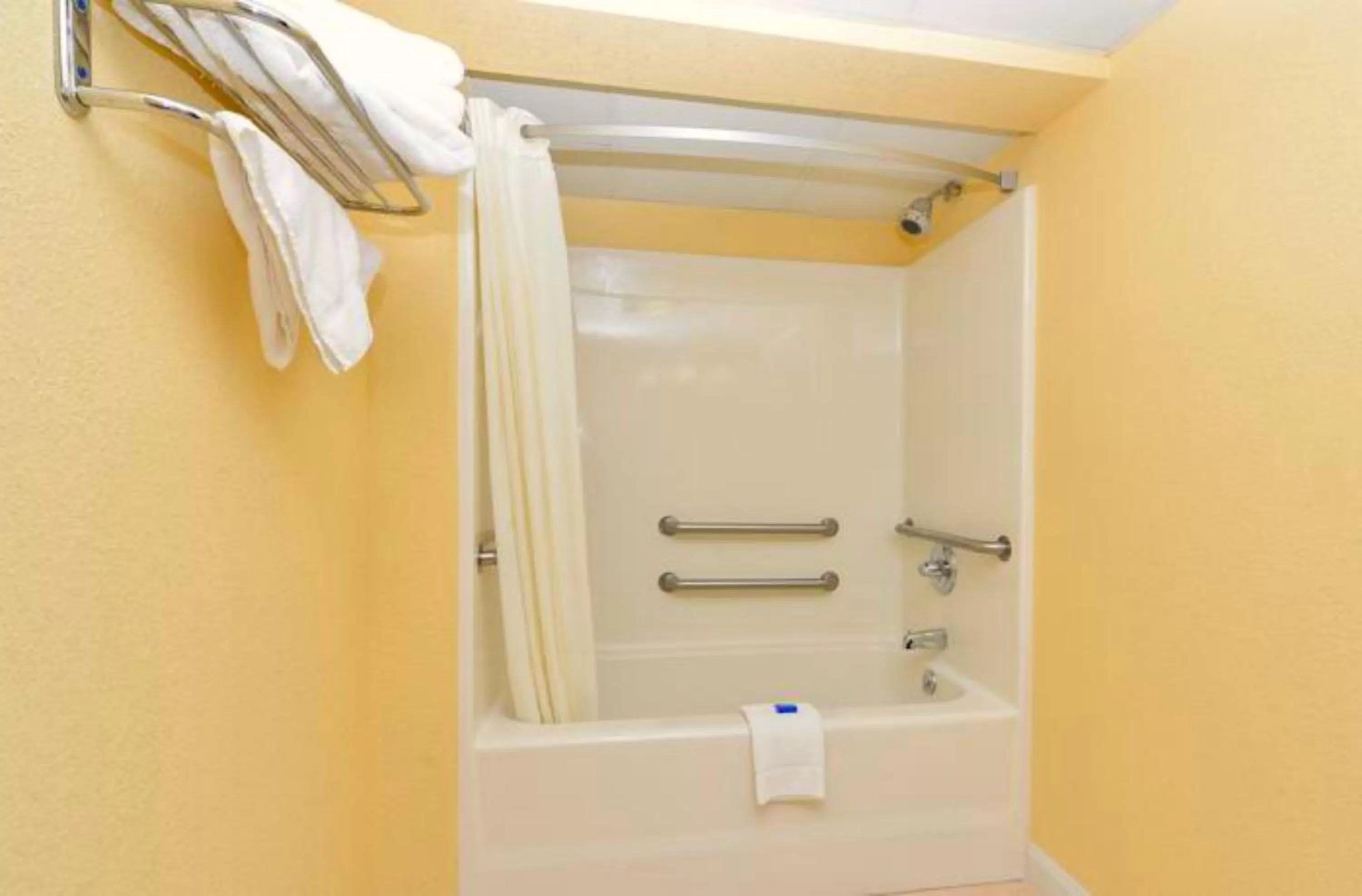 Deluxe Queen Room - Disability Access/Non-Smoking in Baymont by Wyndham Sevierville Pigeon Forge