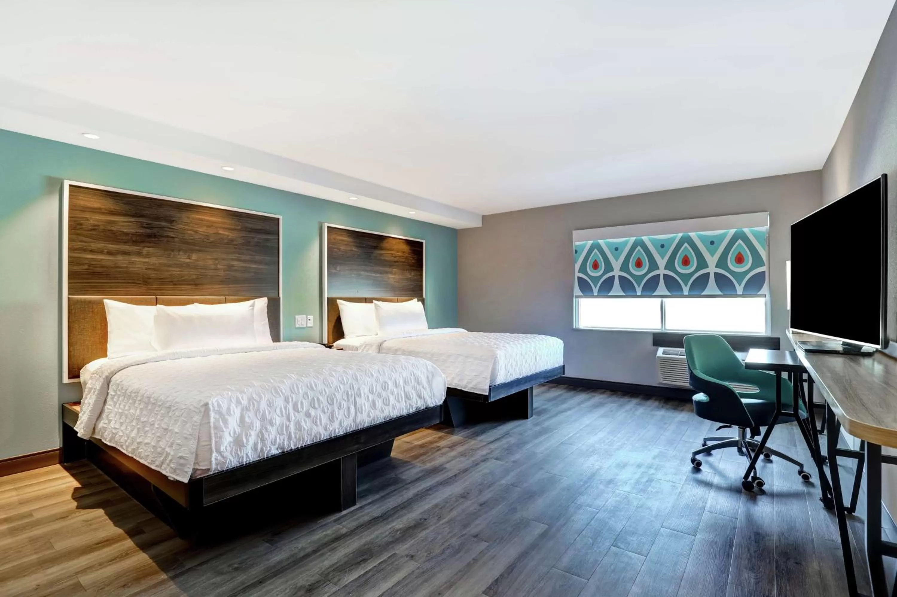 Queen Room with Two Queen Beds and Roll-In Shower - Mobility and Hearing Access in Tru By Hilton Edmonton Windermere