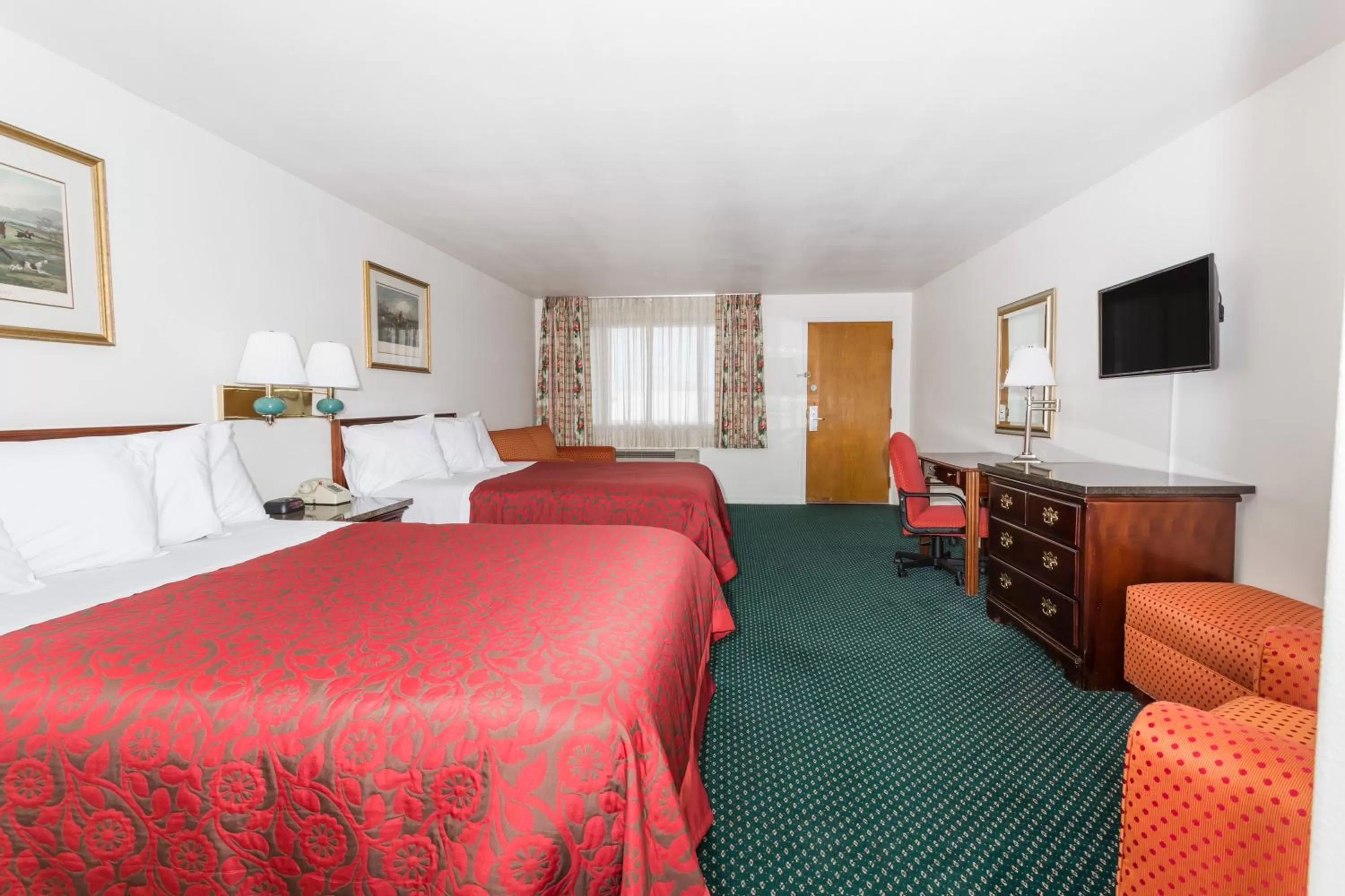 Deluxe Queen Suite - Non-Smoking in Days Inn by Wyndham Kimball