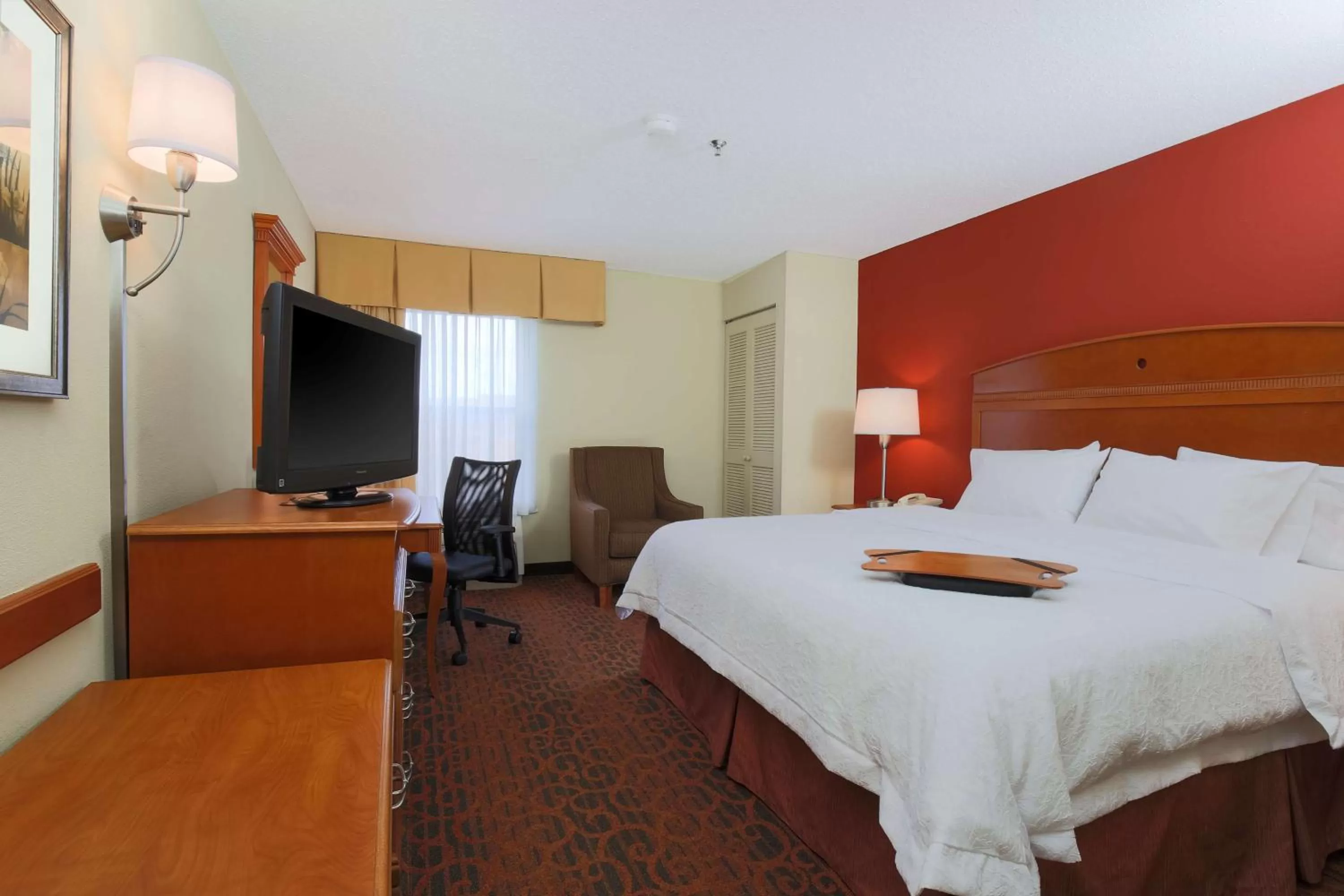 King Room - Non-Smoking in Hampton Inn St. Louis/Fairview Heights