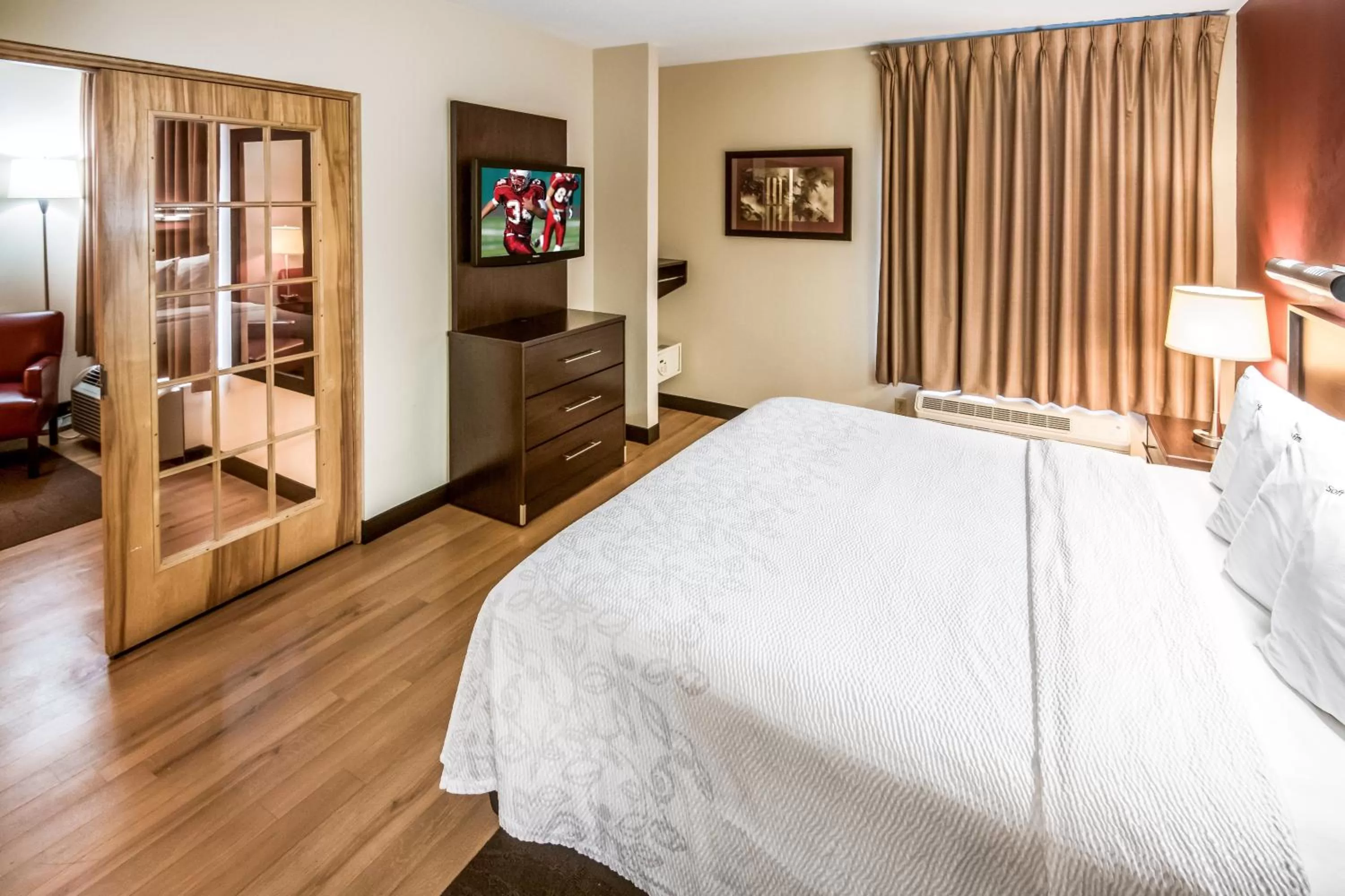 Suite King Room Disability Access Smoke Free in Red Roof PLUS Long Island - Garden City