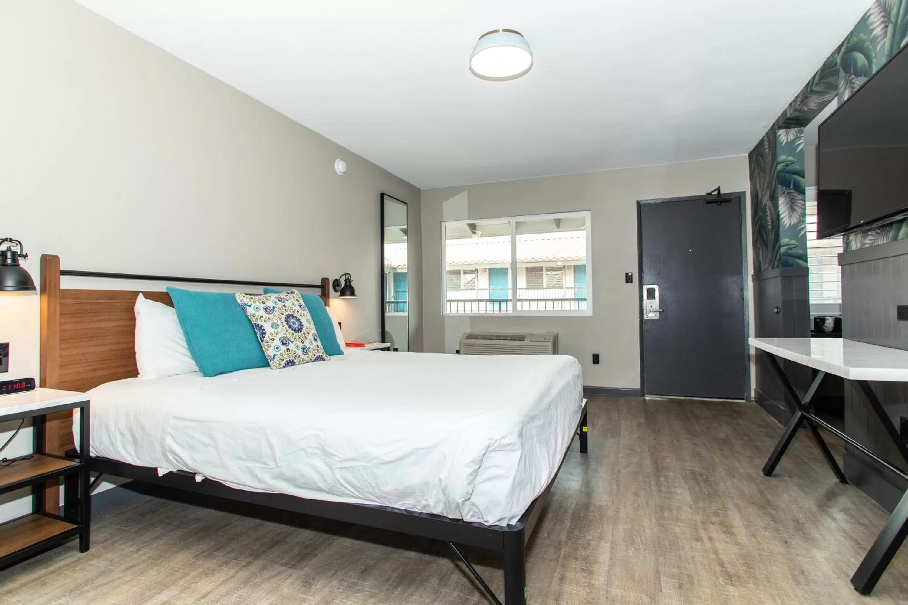 Family Suite in Magnolia Tree Hotel-Maingate/Anaheim Convention Center