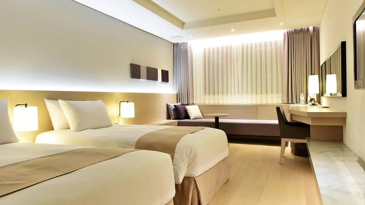 Deluxe Twin Room in Pacific Hotel