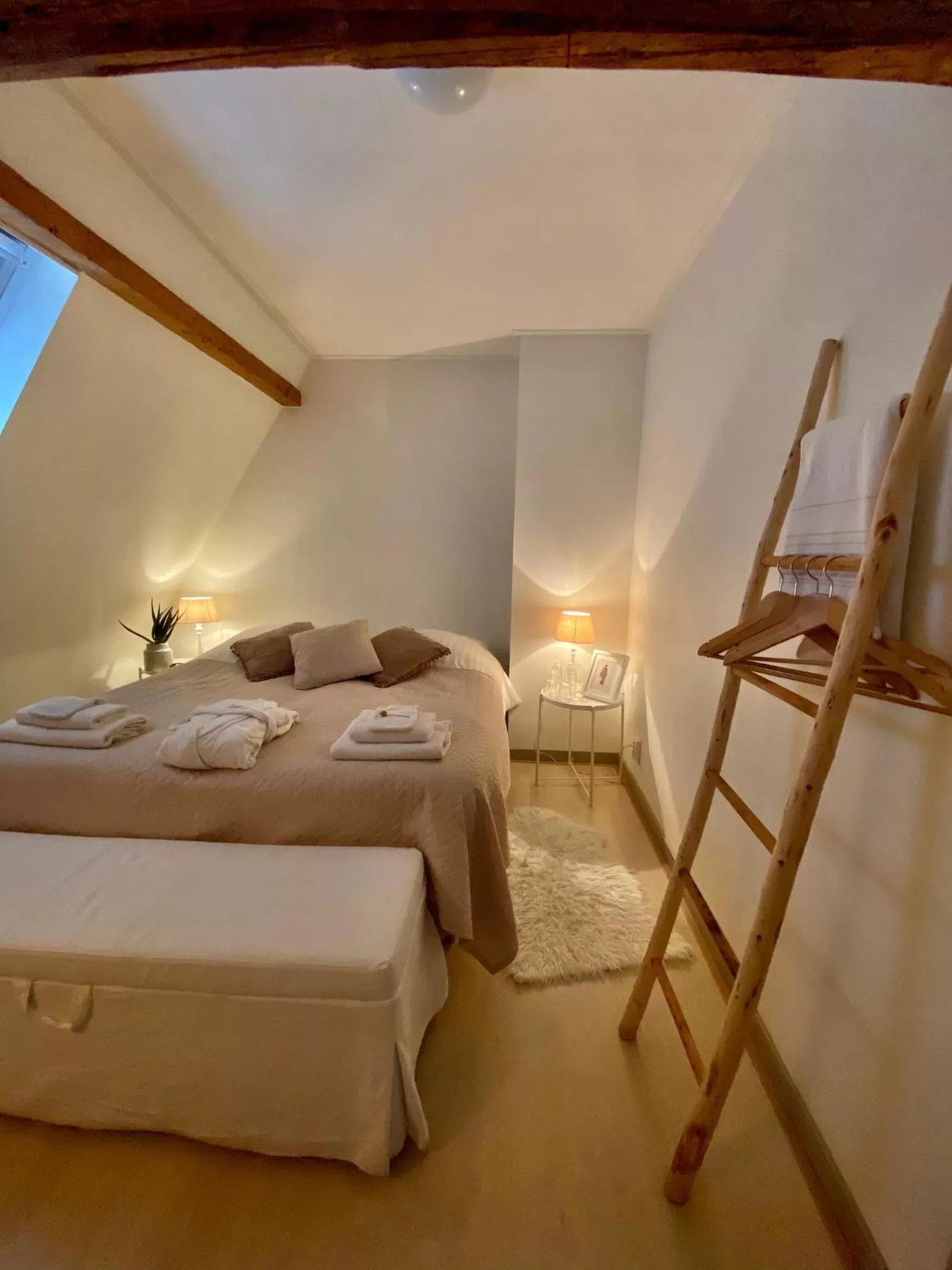 Standard Twin Room Chanel with Shared Bathroom in B&B Het Atelier