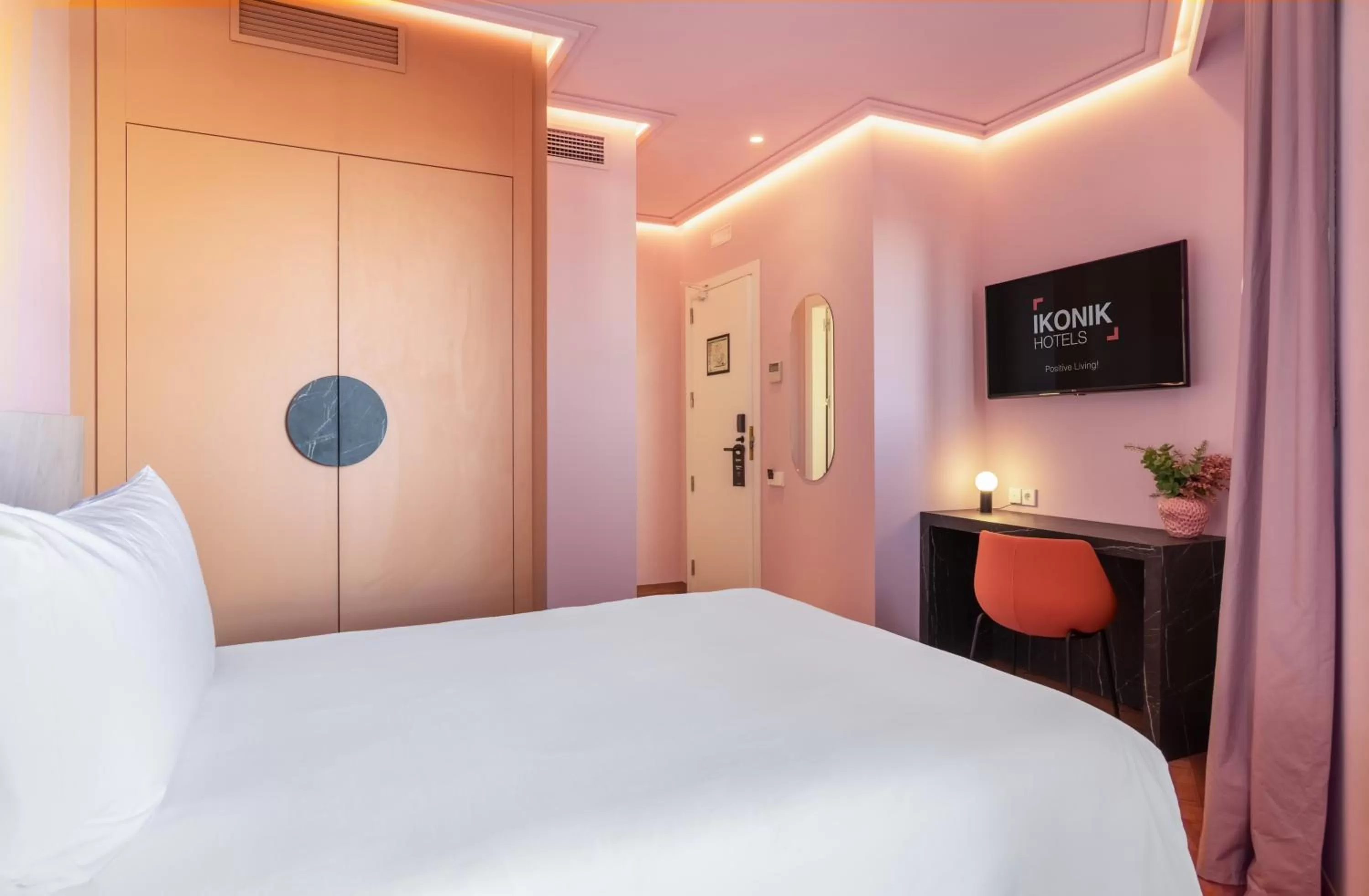 Single Room with Terrace in Ikonik Gran Vía