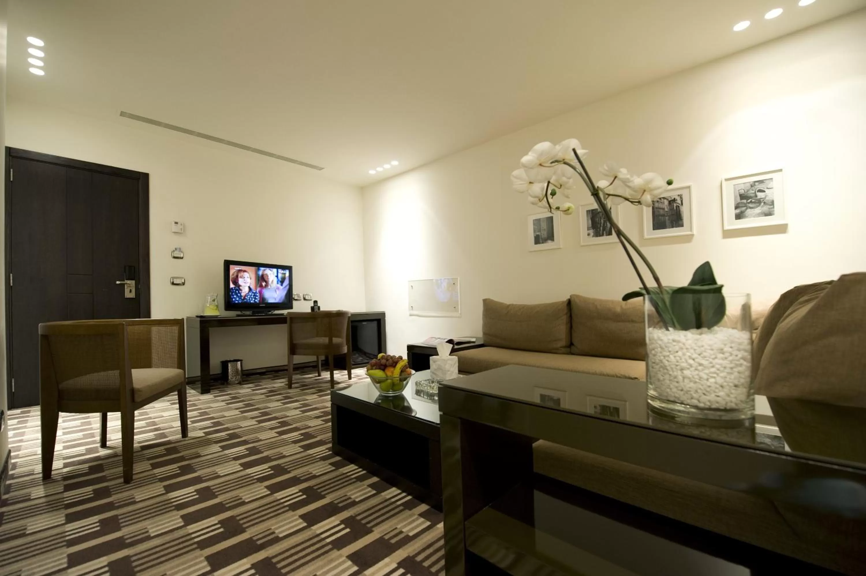 Premium One-Bedroom Suite - single occupancy in Hotel Cavalier
