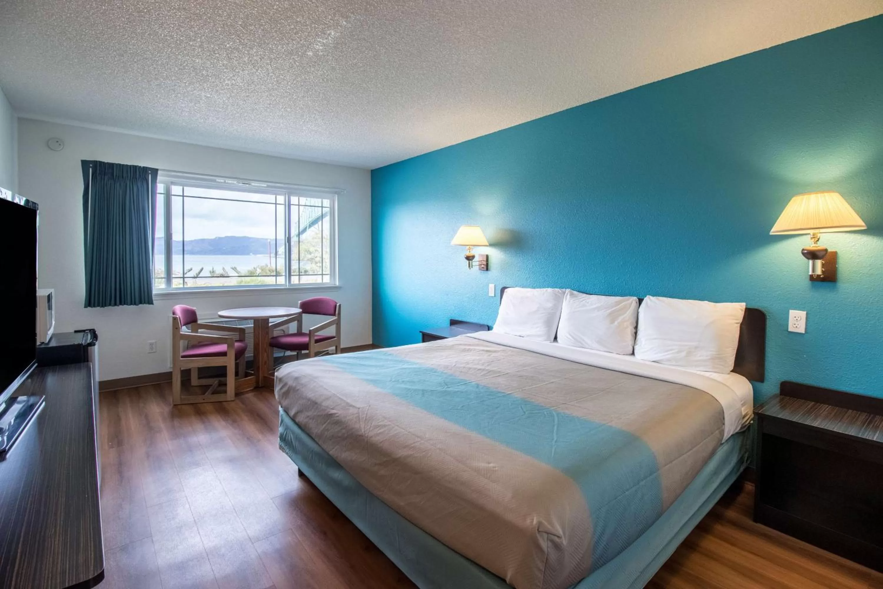 Deluxe King Room - Non-Smoking in Motel 6-Astoria, OR