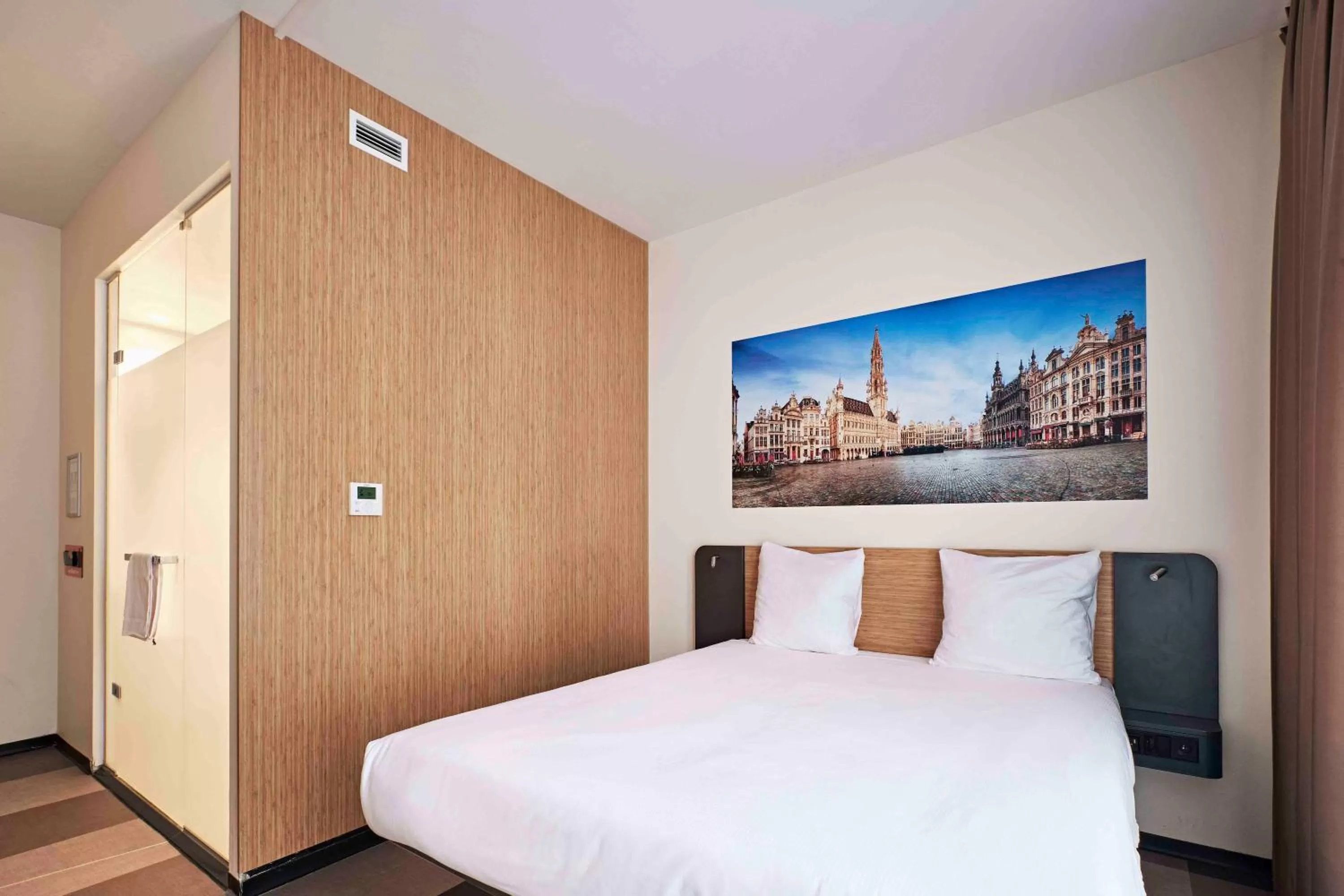 Superior Double Room in easyHotel Brussels City Centre