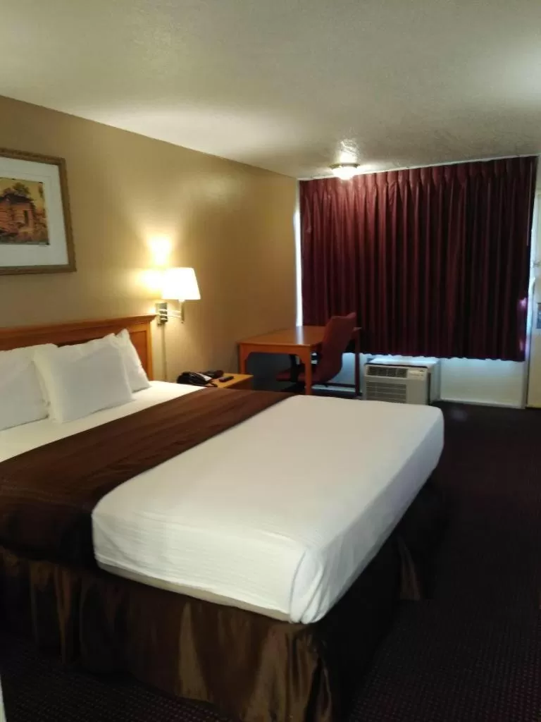 King Room - Disability Access/Non-Smoking in Knights Inn San Antonio near AT&T Center