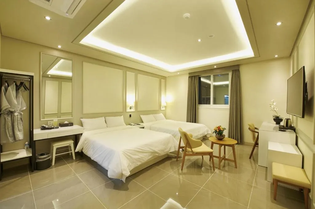 Deluxe Twin Room in Hotel B