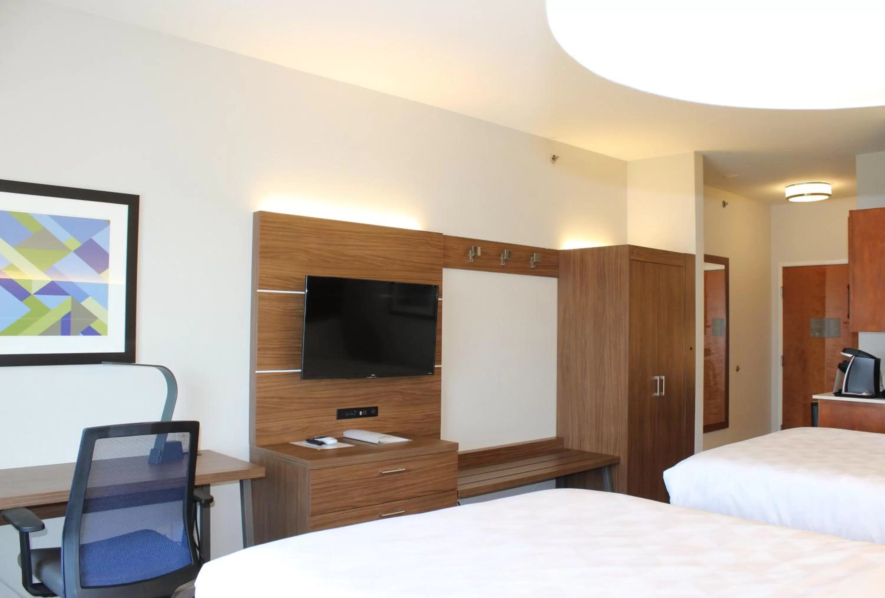 Standard Queen Room with Two Queen Beds in Holiday Inn Express Hotel & Suites Mansfield by IHG