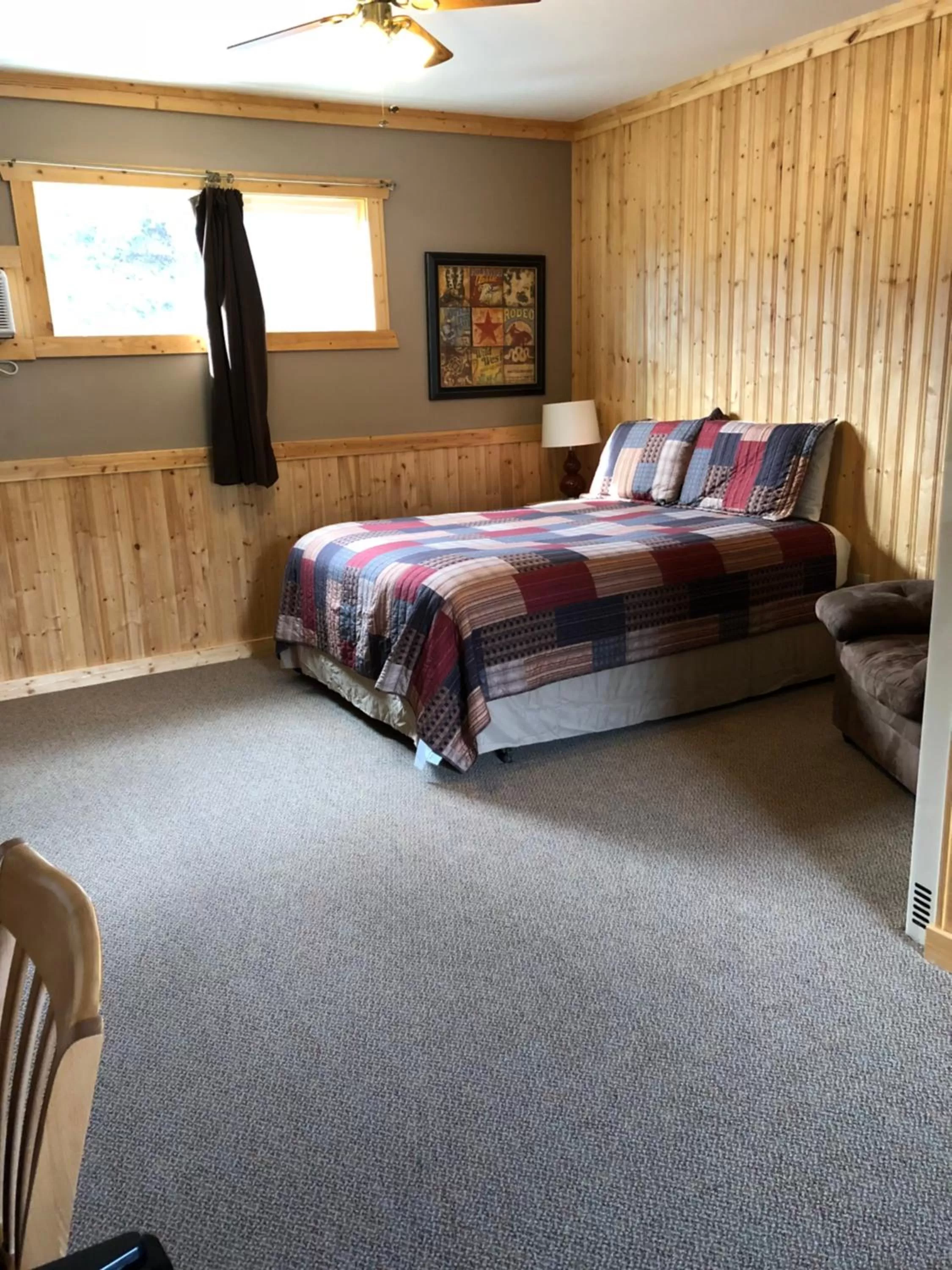 Standard Queen Room in Red Lodge Inn