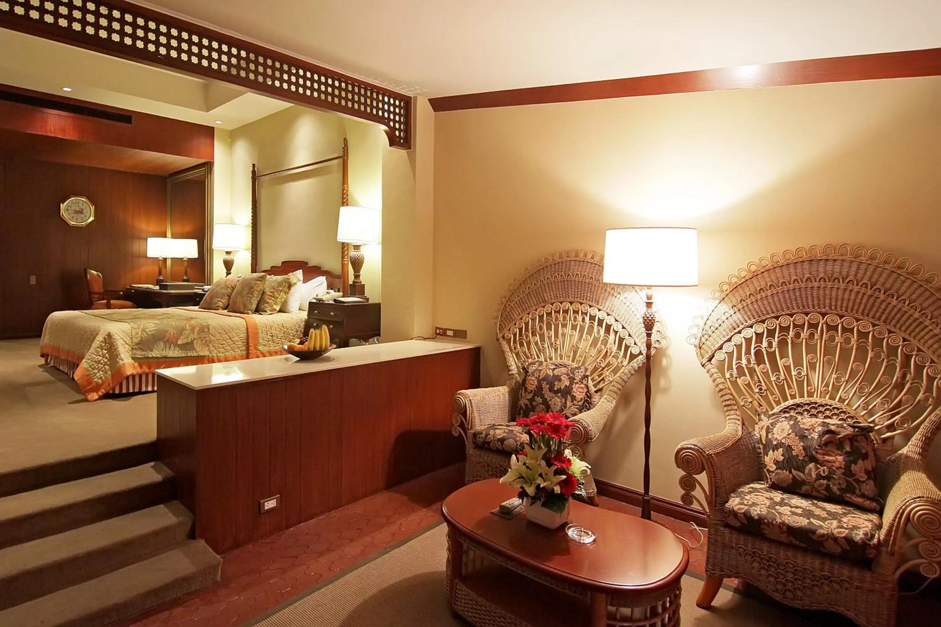 Seating area, Bed in The Manila Hotel