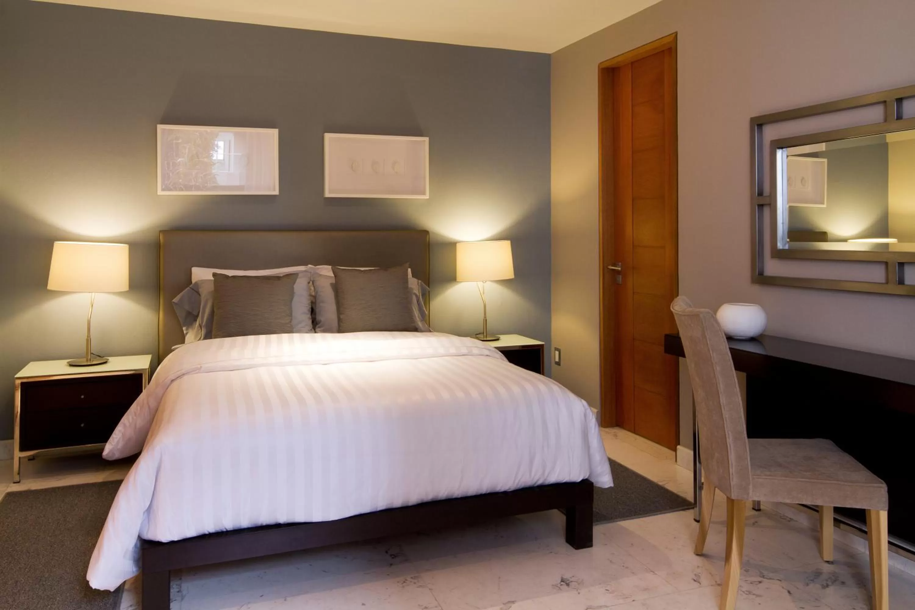 Corner Suite in Pennsylvania Suites