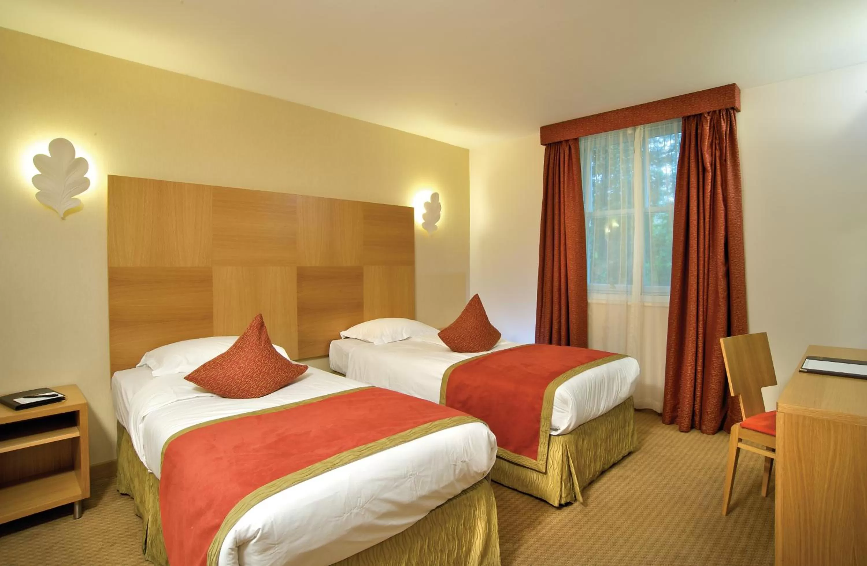 Twin Room including parking in The Pinewood Hotel