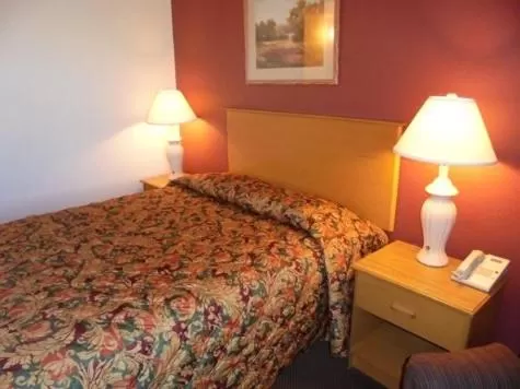 Queen Room - Disability Access in Herington Inn and Suites