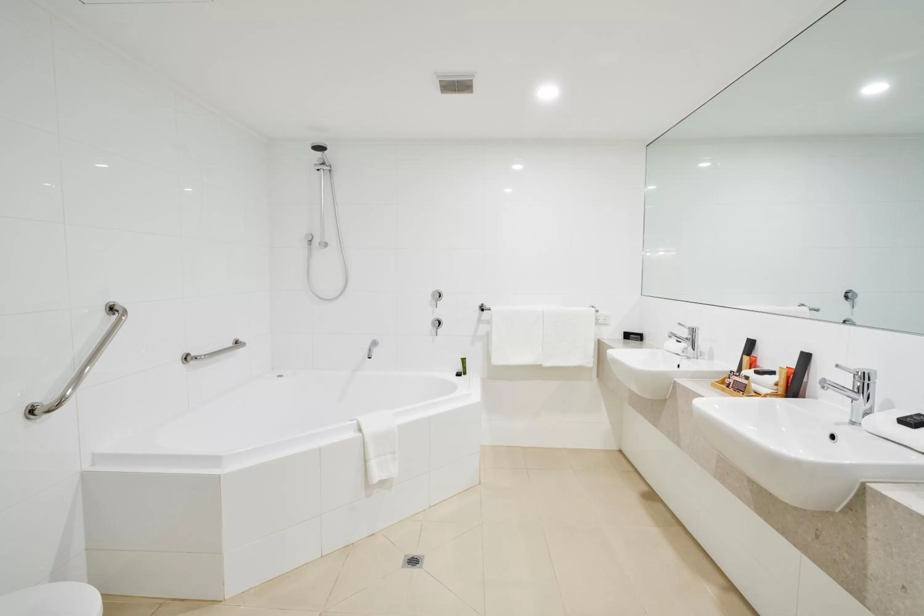 Executive Suite with Spa Bath in The Dingley Hotel