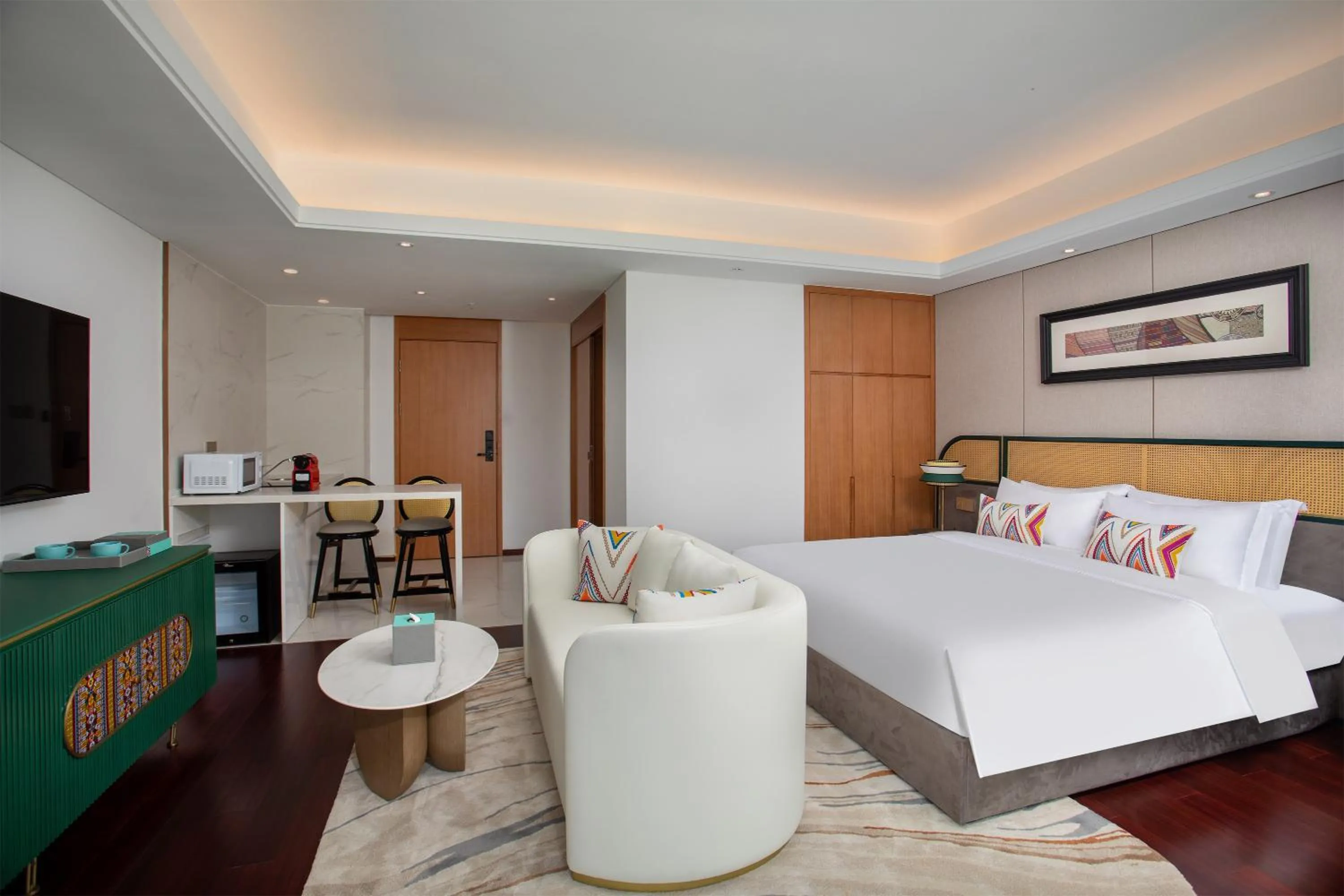 Deluxe King Room - Non-Smoking in Wingate By Wyndham Yangshuo