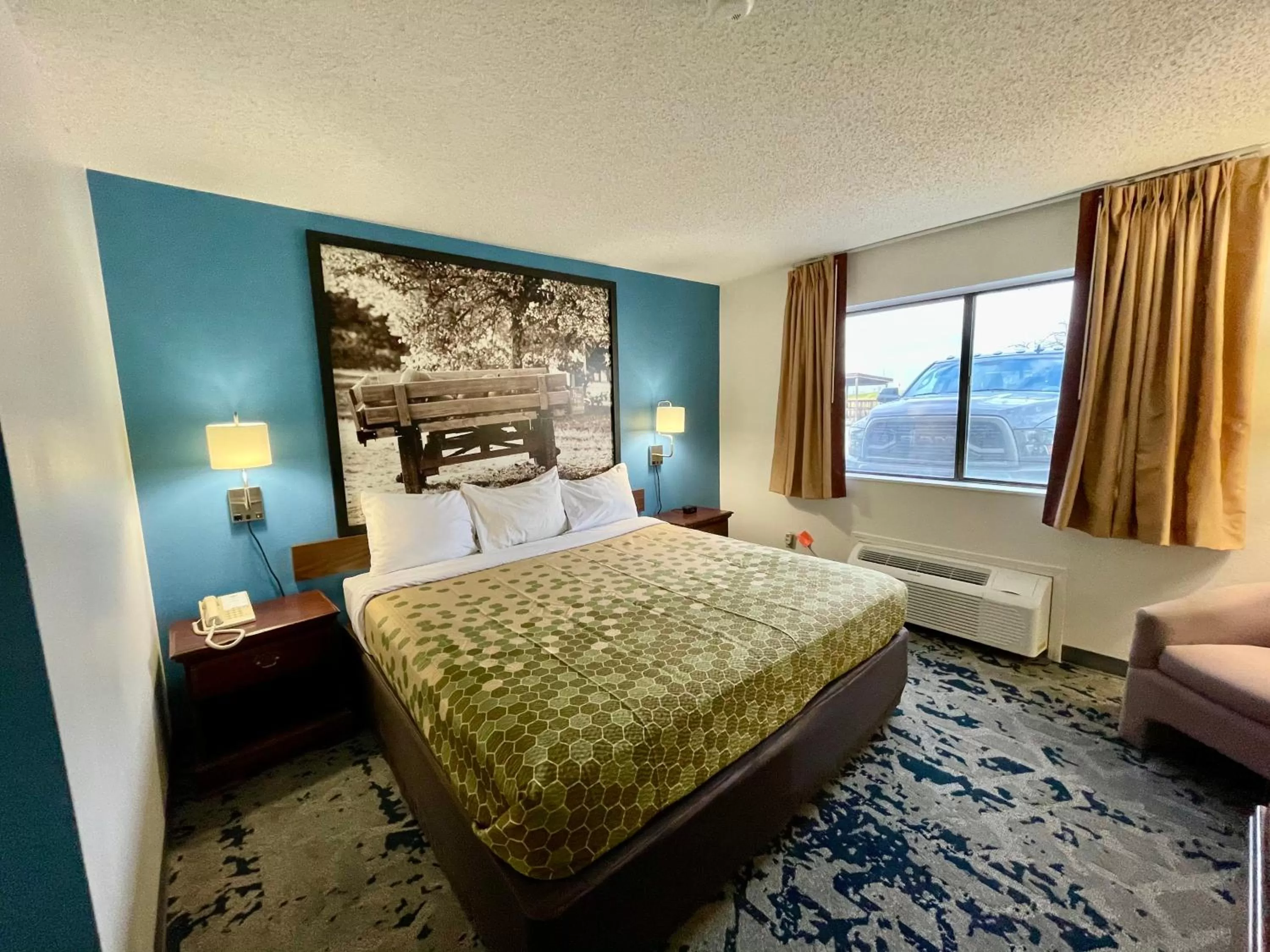 King Room - Accessible/Non-Smoking in Lamoni Inn & Suites