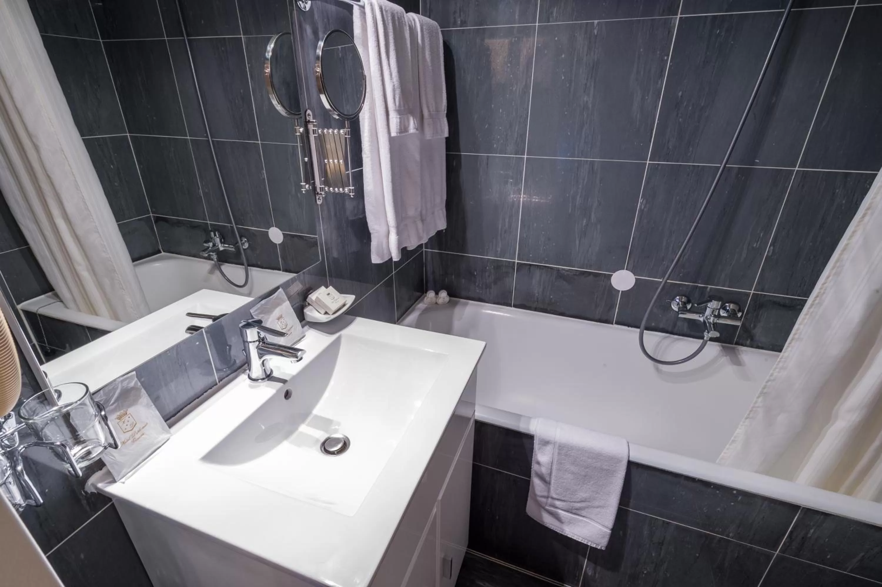 Superior Single Room in Hotel Diplomate