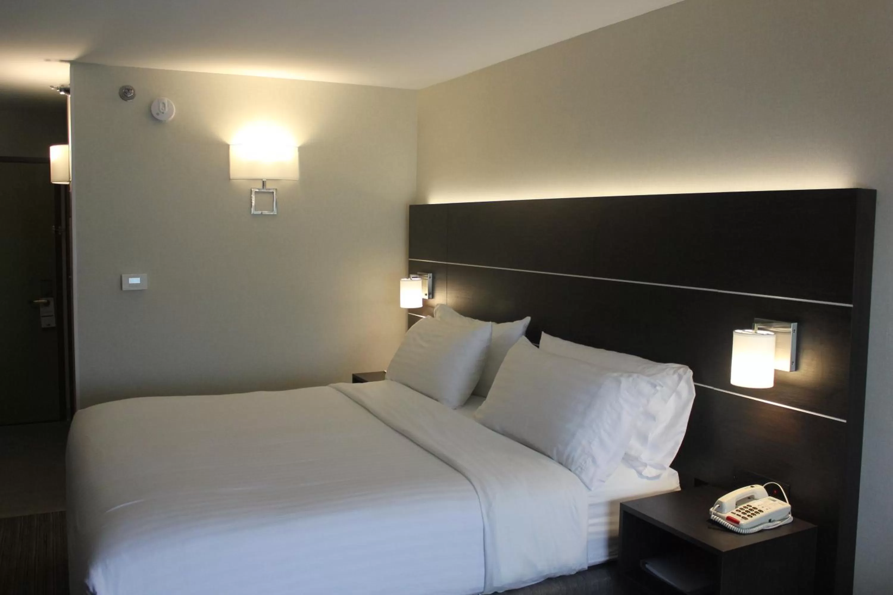 King Room - Mobility Access/Hearing Accessible in Holiday Inn Express Corydon by IHG
