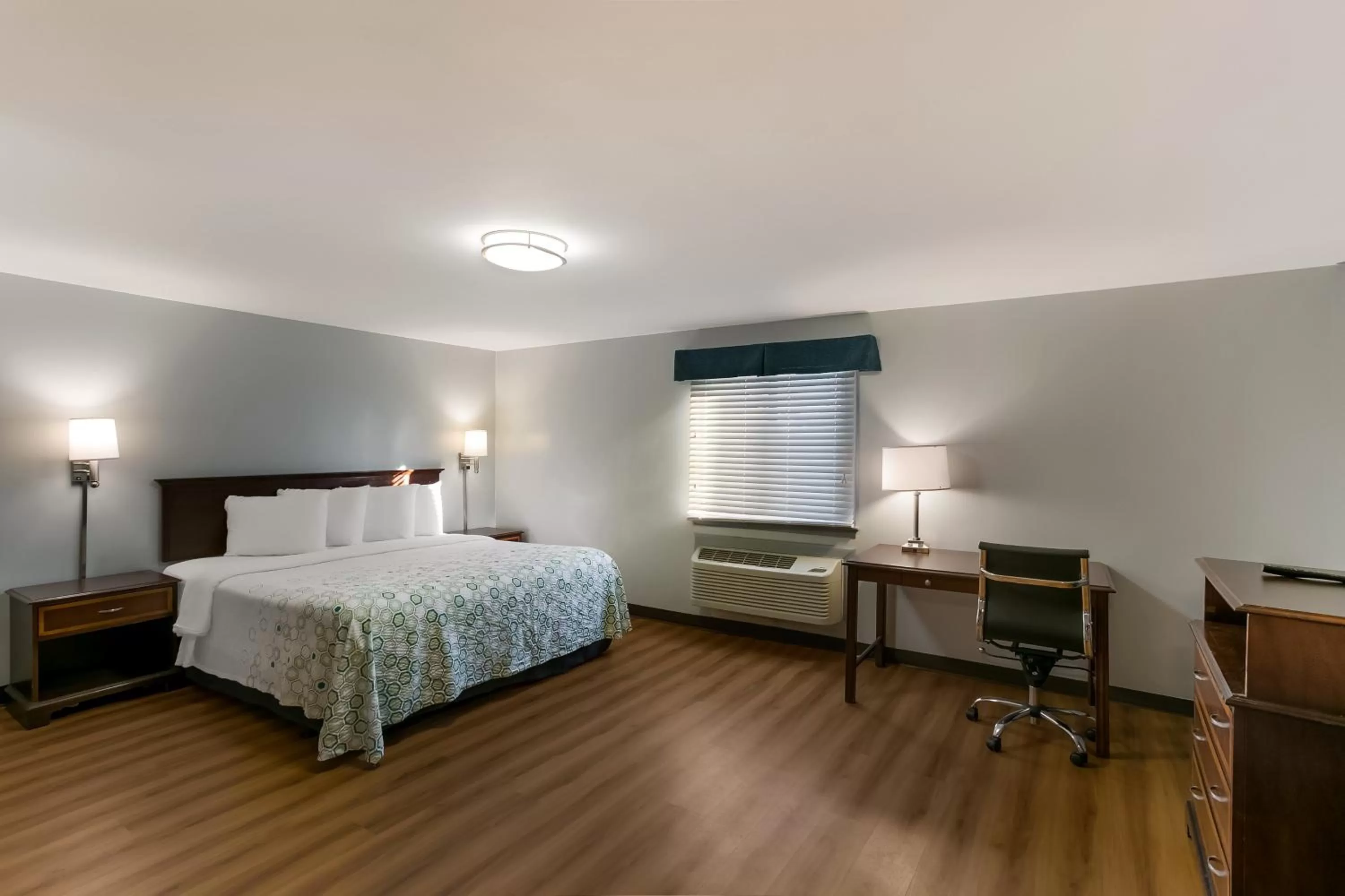 Studio King Disability Access Non-Smoking in HomeTowne Studios by Red Roof Denver, PA