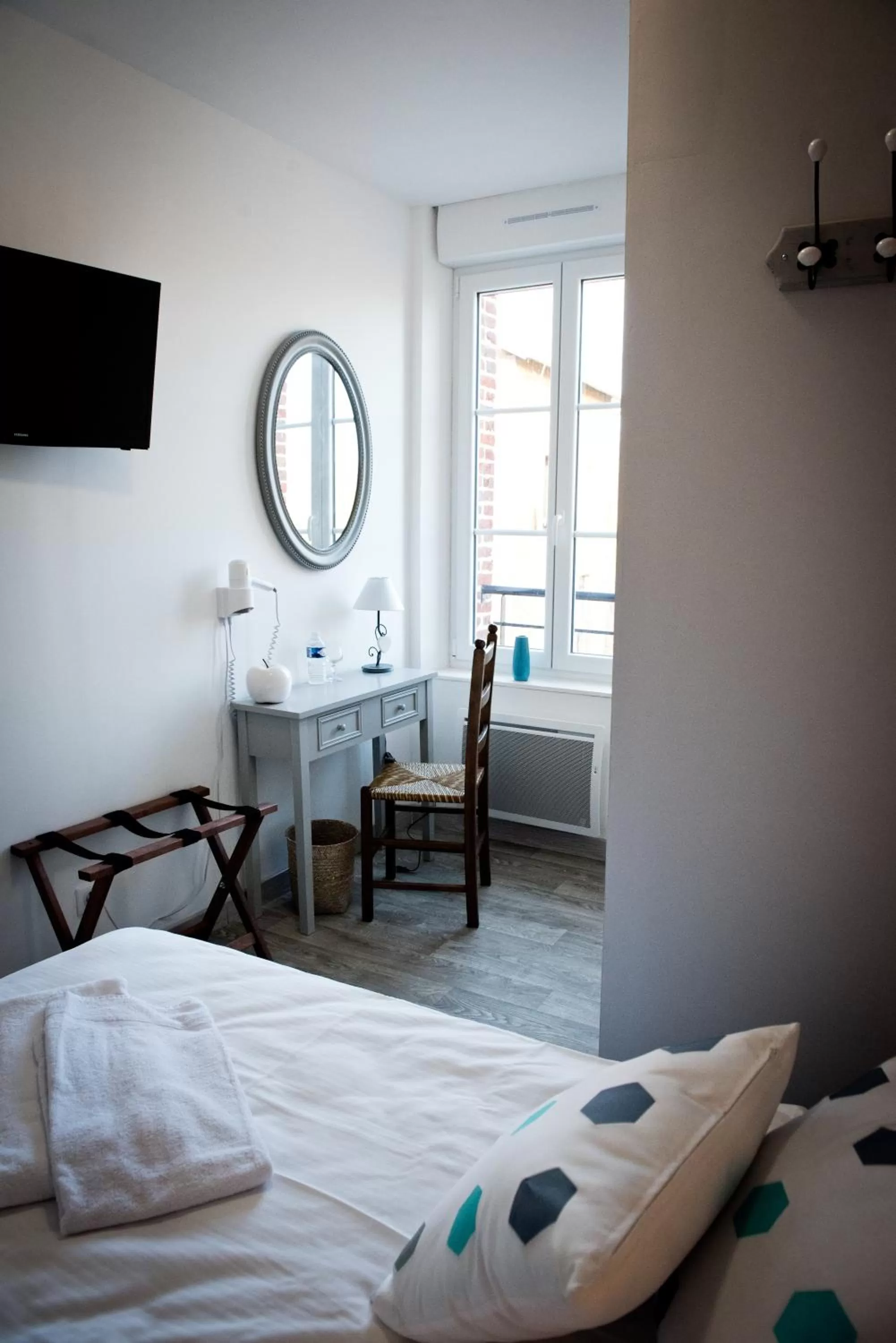 Single Room with Shower in Logis Hotel Restaurant Le Relais Fleuri