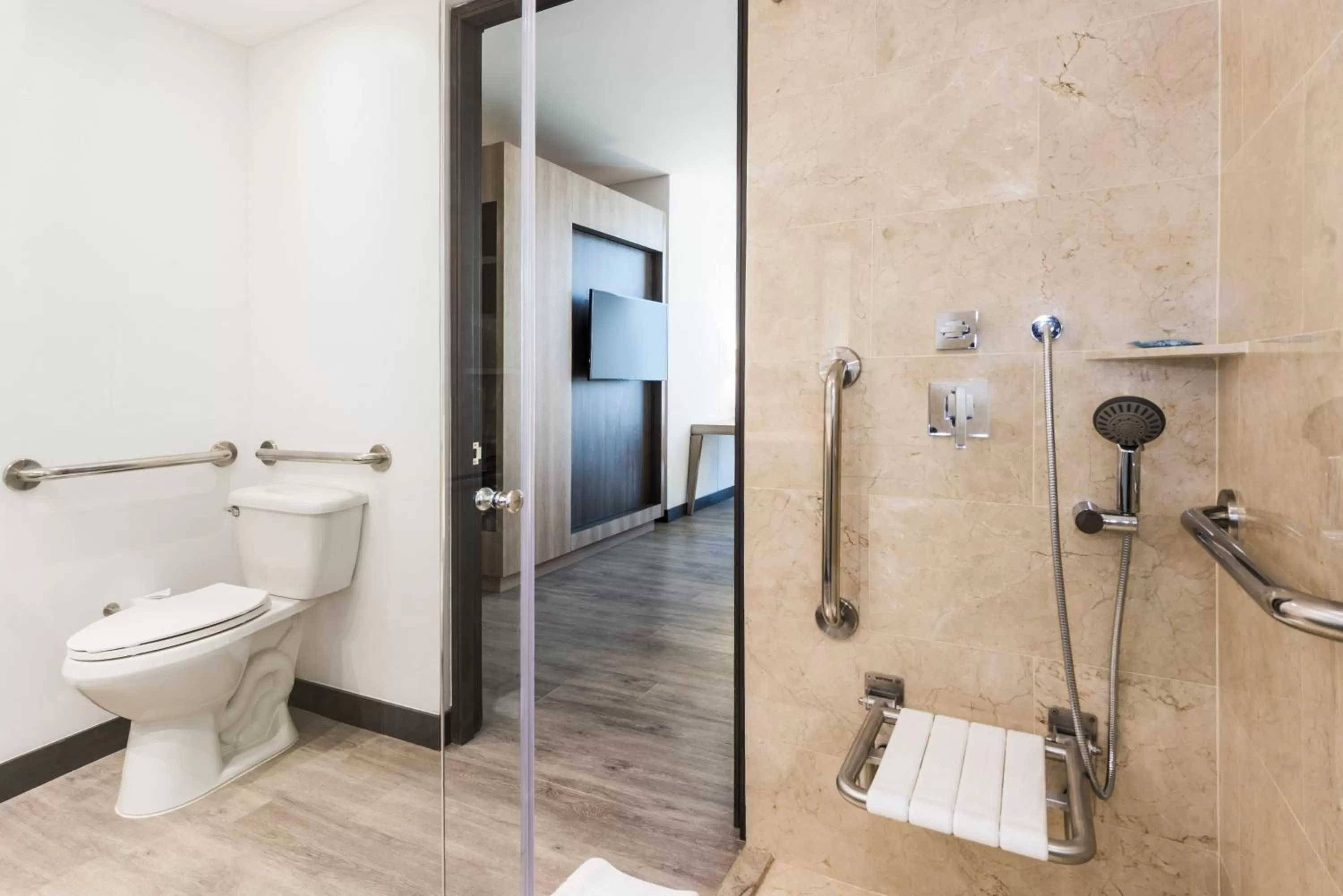King Room - Mobility Access/Roll in Shower - Non-Smoking in Holiday Inn Express - Barranquilla Buenavista, an IHG Hotel
