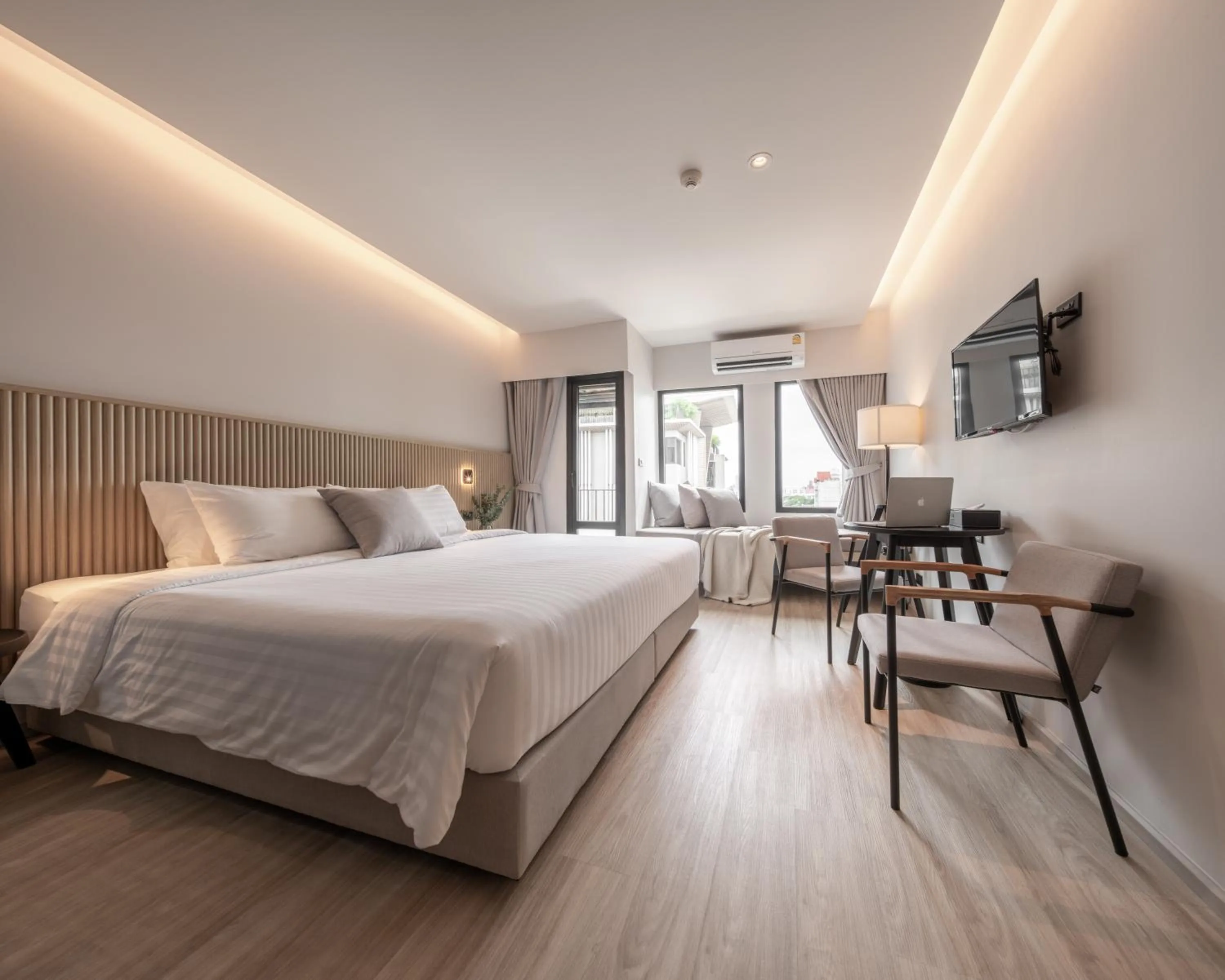 Escape room with Balcony in Mii Hotel Srinakarin