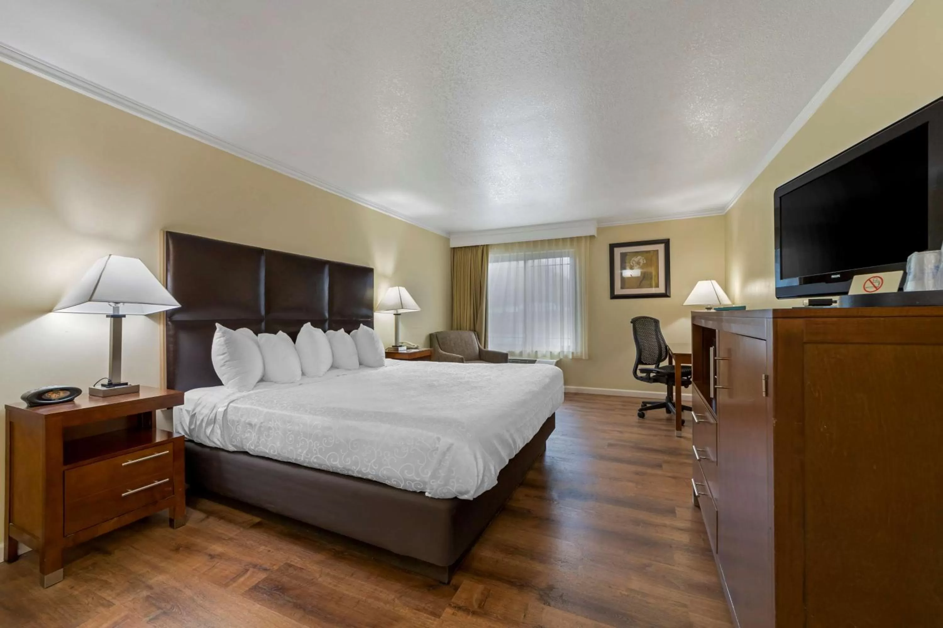 King Room with Partial Harbor View - Non-Smoking in Best Western Plus Northwoods Inn