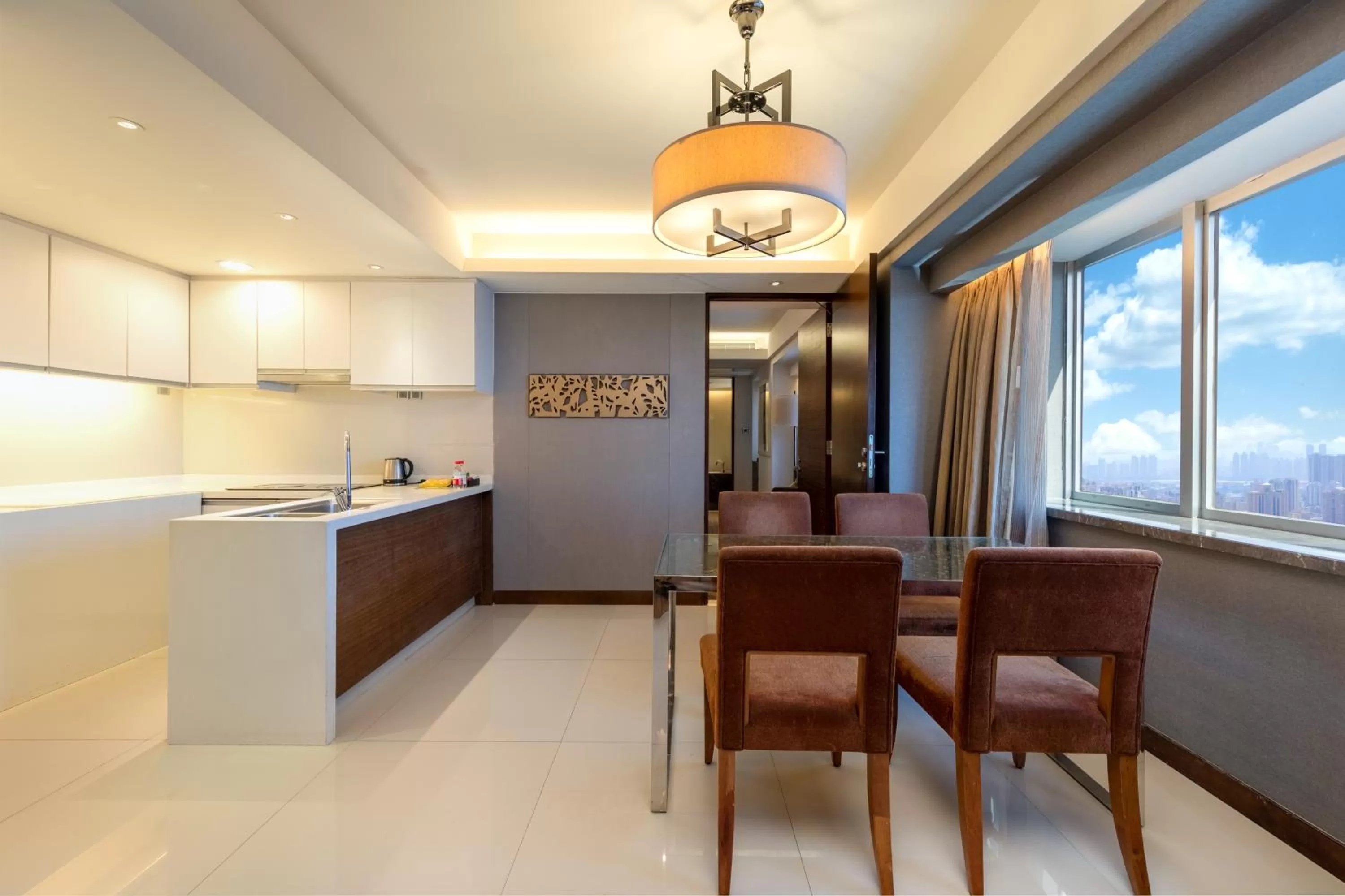 1 King 2 Twin Beds 2 Bedroom Suite in Crowne Plaza Guangzhou City Centre, an IHG Hotel