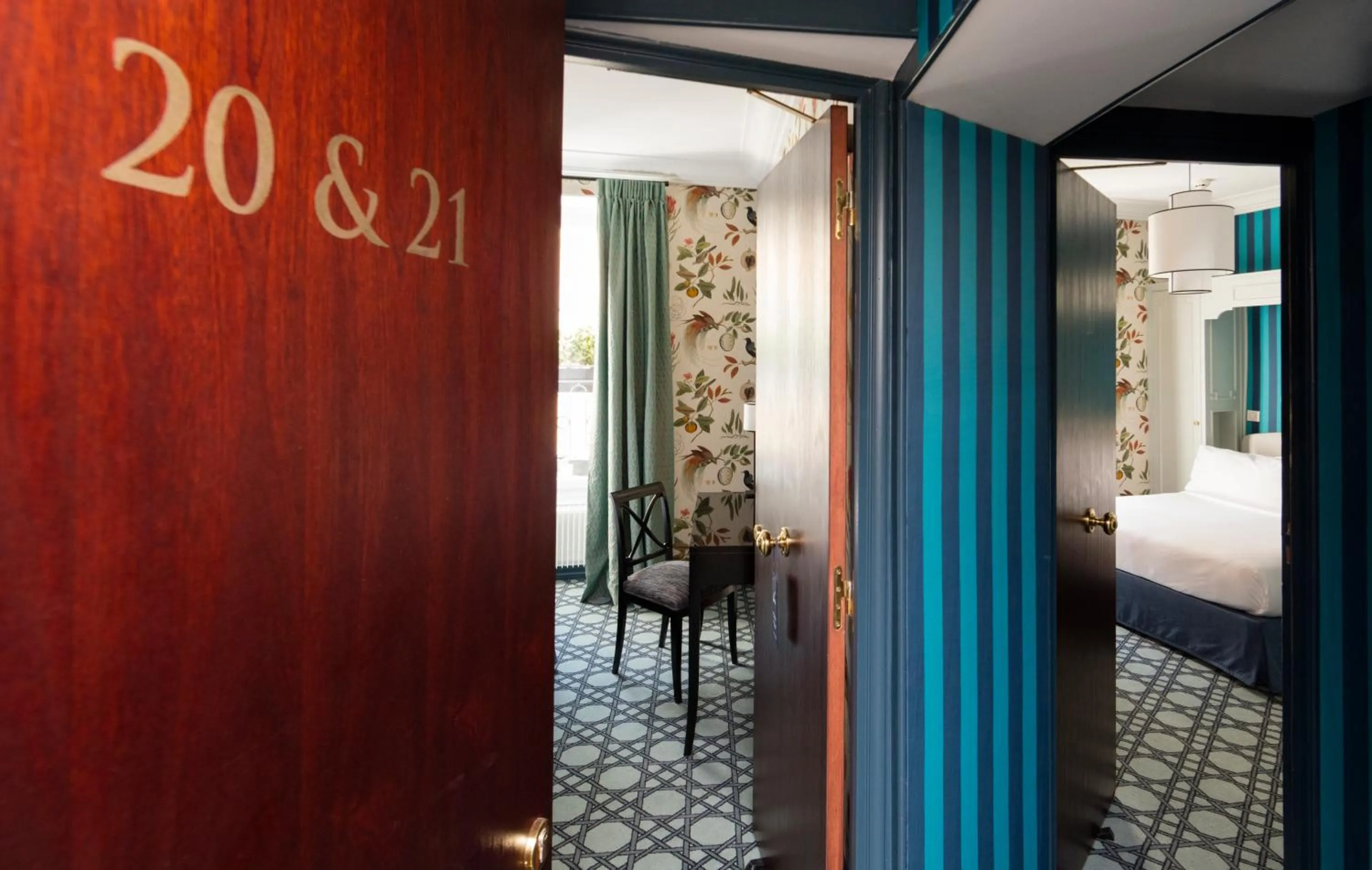 Two Connecting Double Rooms with Bath in Hôtel Saint Germain