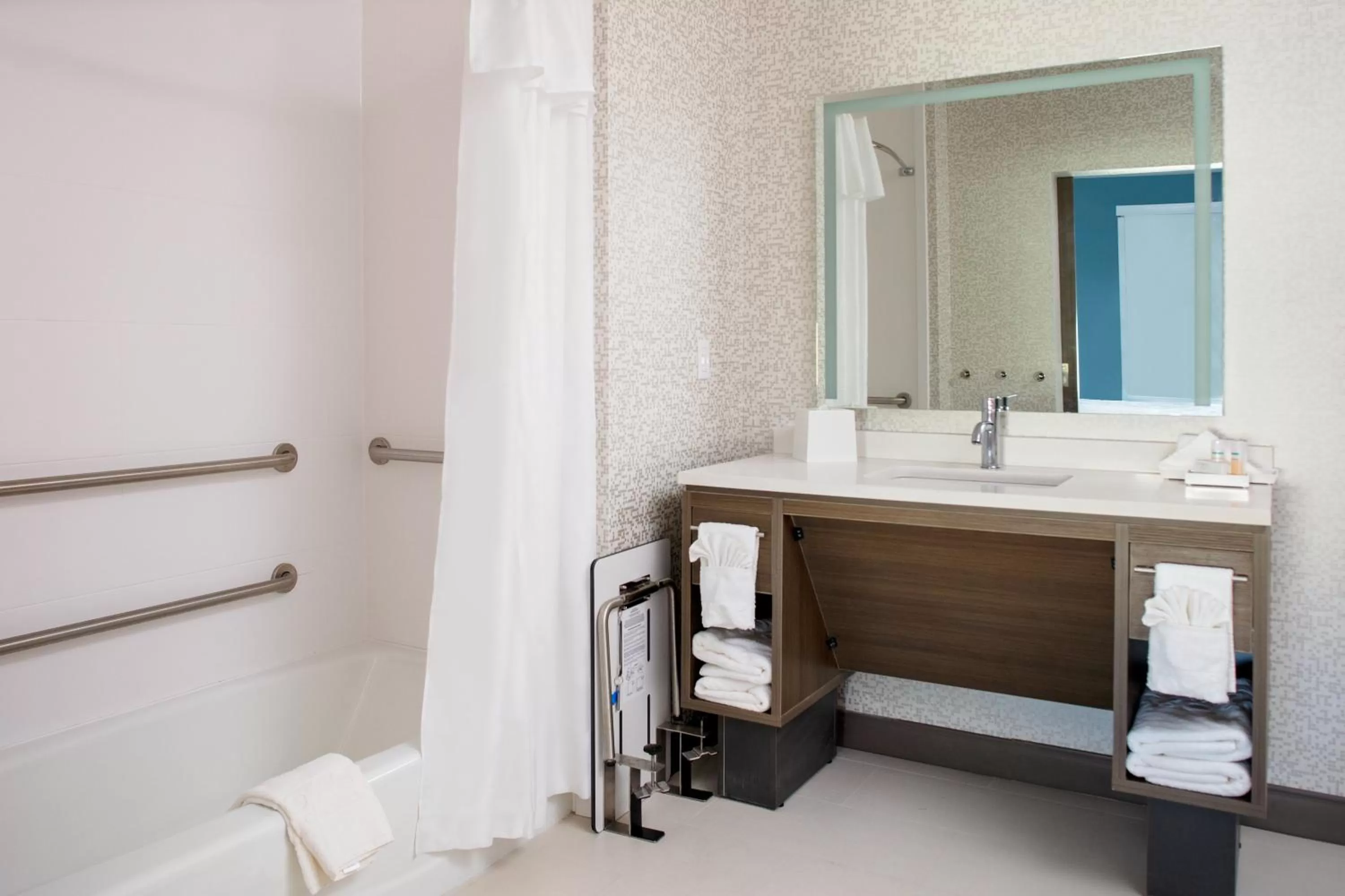 King Suite - Mobility Accessible/Non-Smoking in Home2 Suites By Hilton Baton Rouge Citiplace