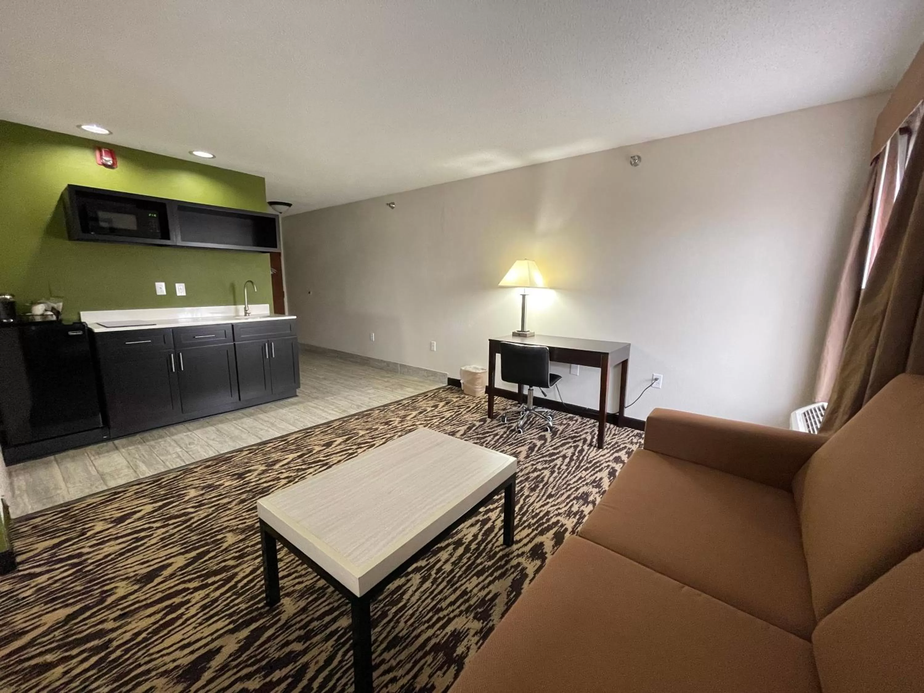 Superior King Suite - Non-smoking in Quality Inn & Suites Clemmons I-40