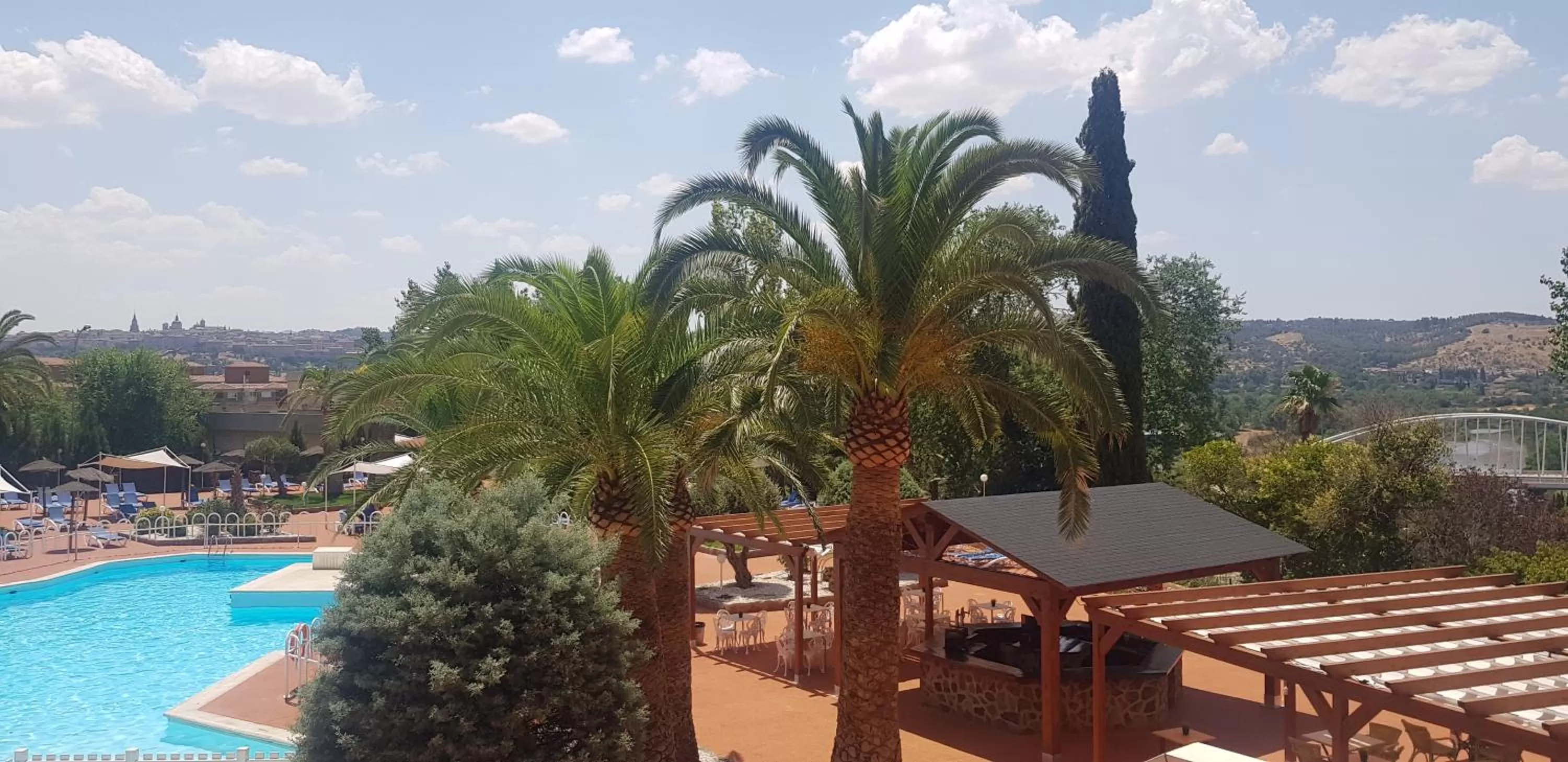 Queen Room in Beatriz Toledo Auditorium & Spa