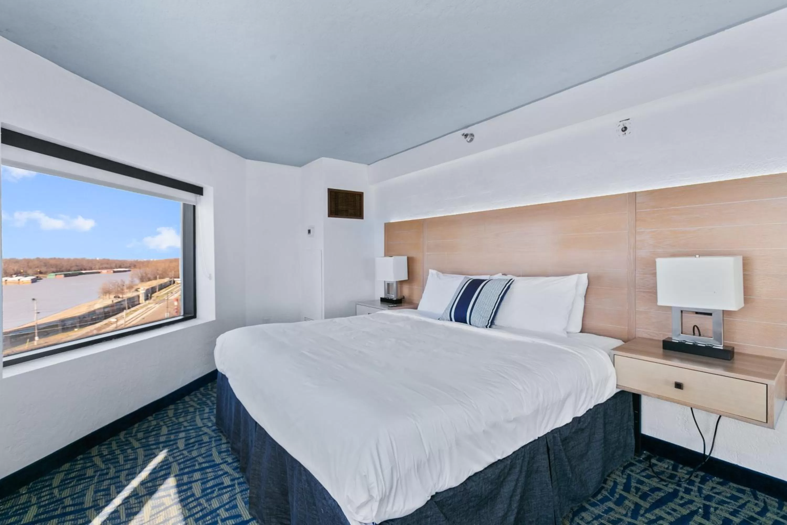 King Room with River View - Non-Smoking in Mulberry, a Wyndham Hotel