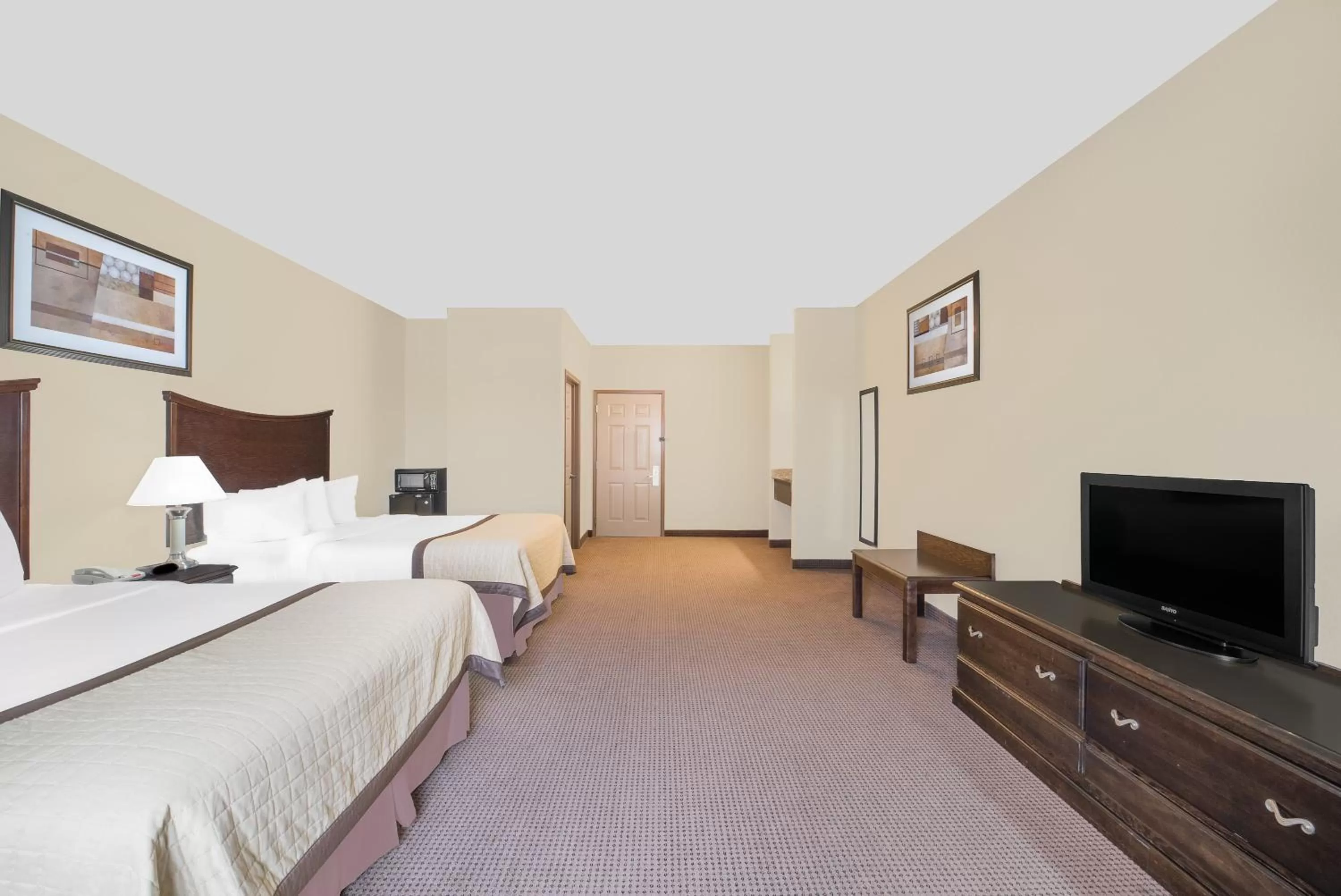 Deluxe Queen Suite - Non-Smoking in Baymont by Wyndham Snyder